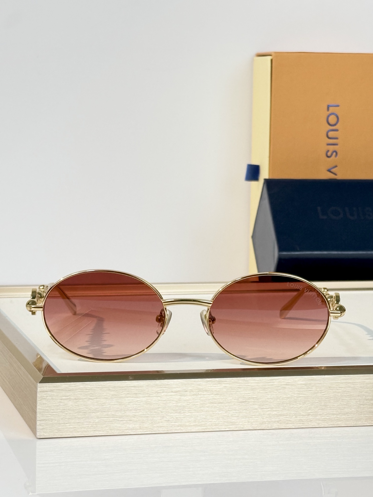 LOUIS VUITTON MODEL：Z7336U SIZE：57口19-147 