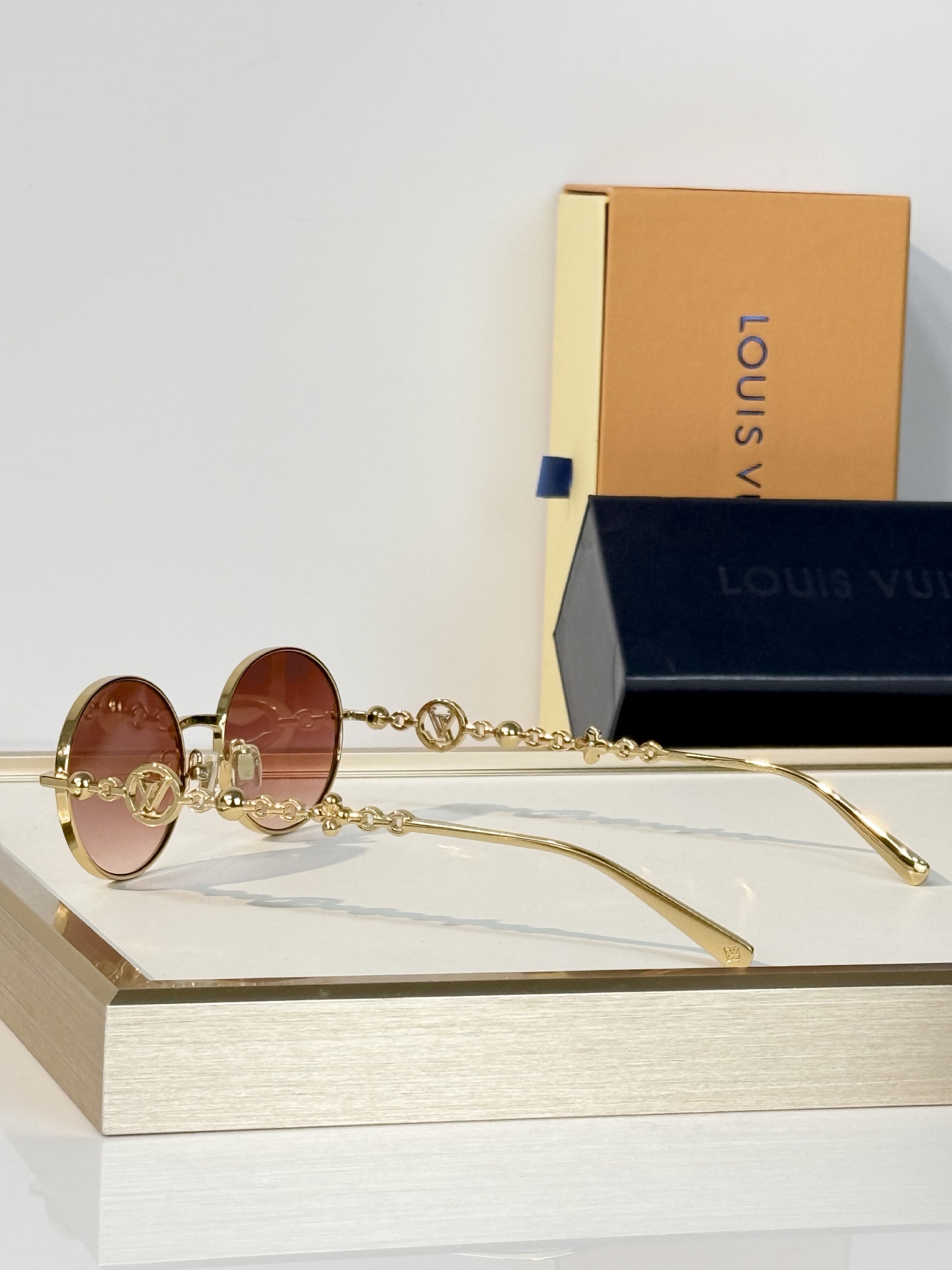 LOUIS VUITTON MODEL：Z7336U SIZE：57口19-147 