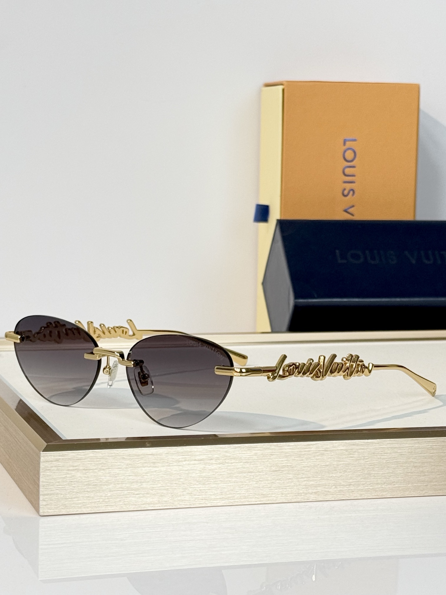 LOUIS VUITTON MODEL：Z7311U SIZE：57口17-145 