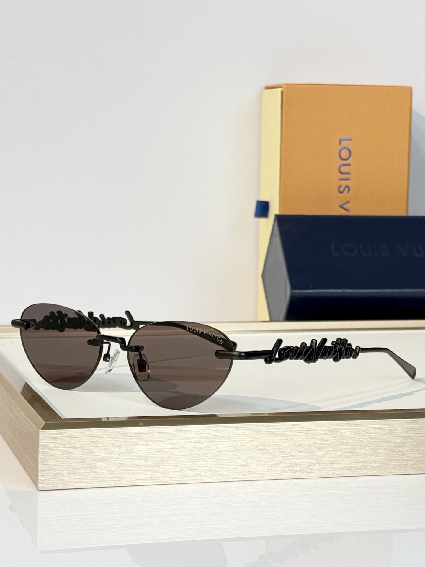 LOUIS VUITTON MODEL：Z7311U SIZE：57口17-145 