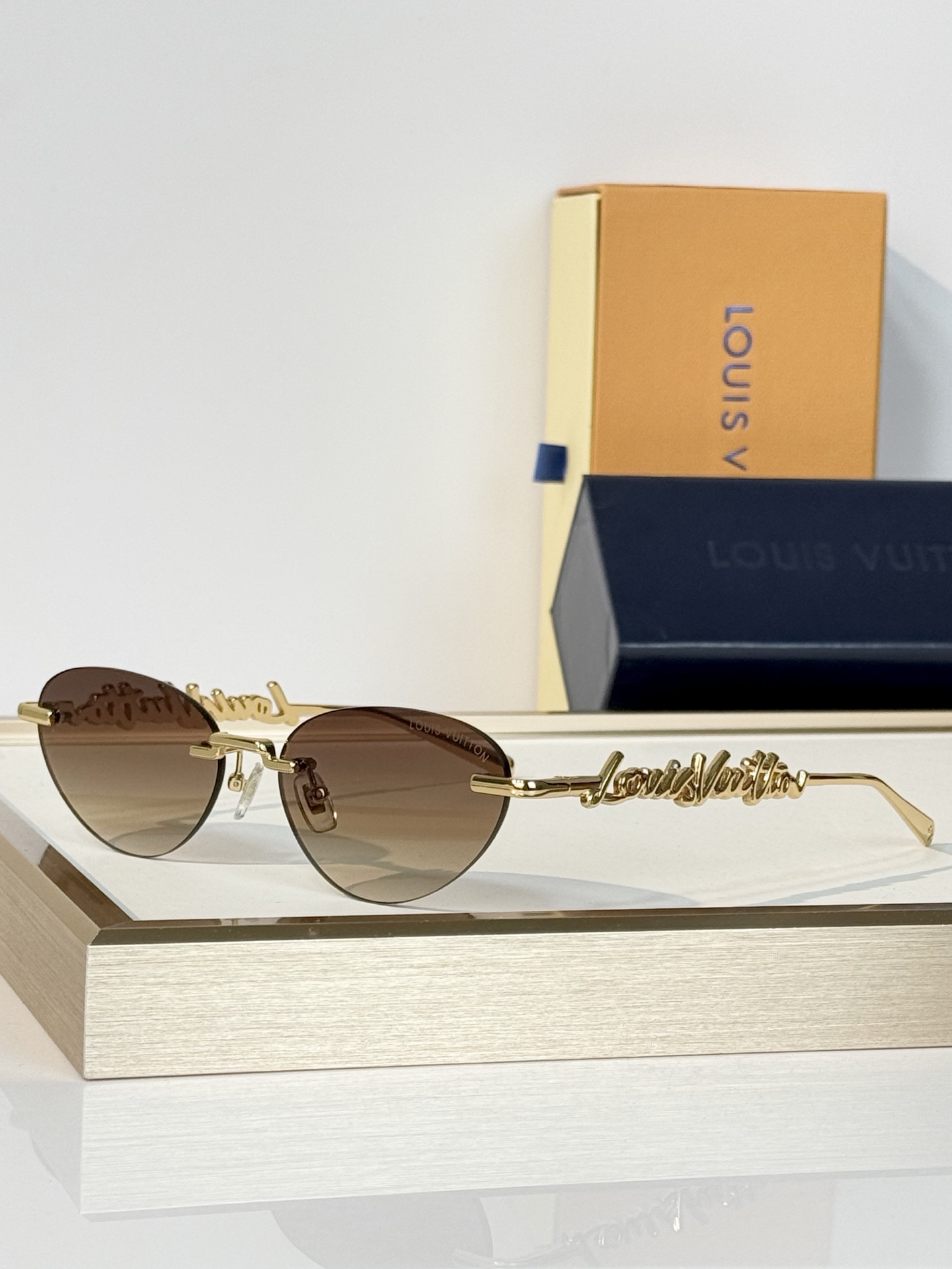 LOUIS VUITTON MODEL：Z7311U SIZE：57口17-145 