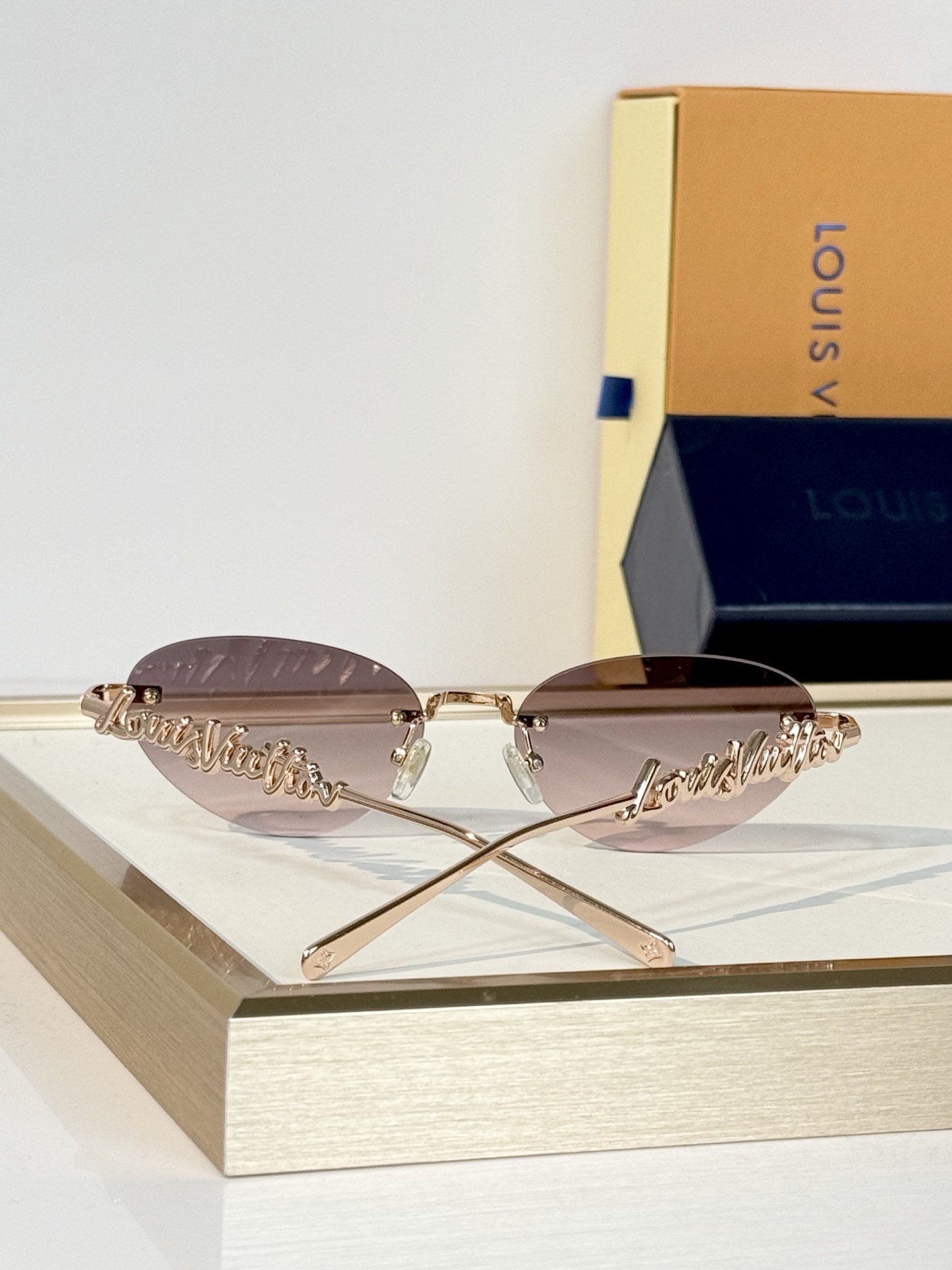 LOUIS VUITTON MODEL：Z7311U SIZE：57口17-145 