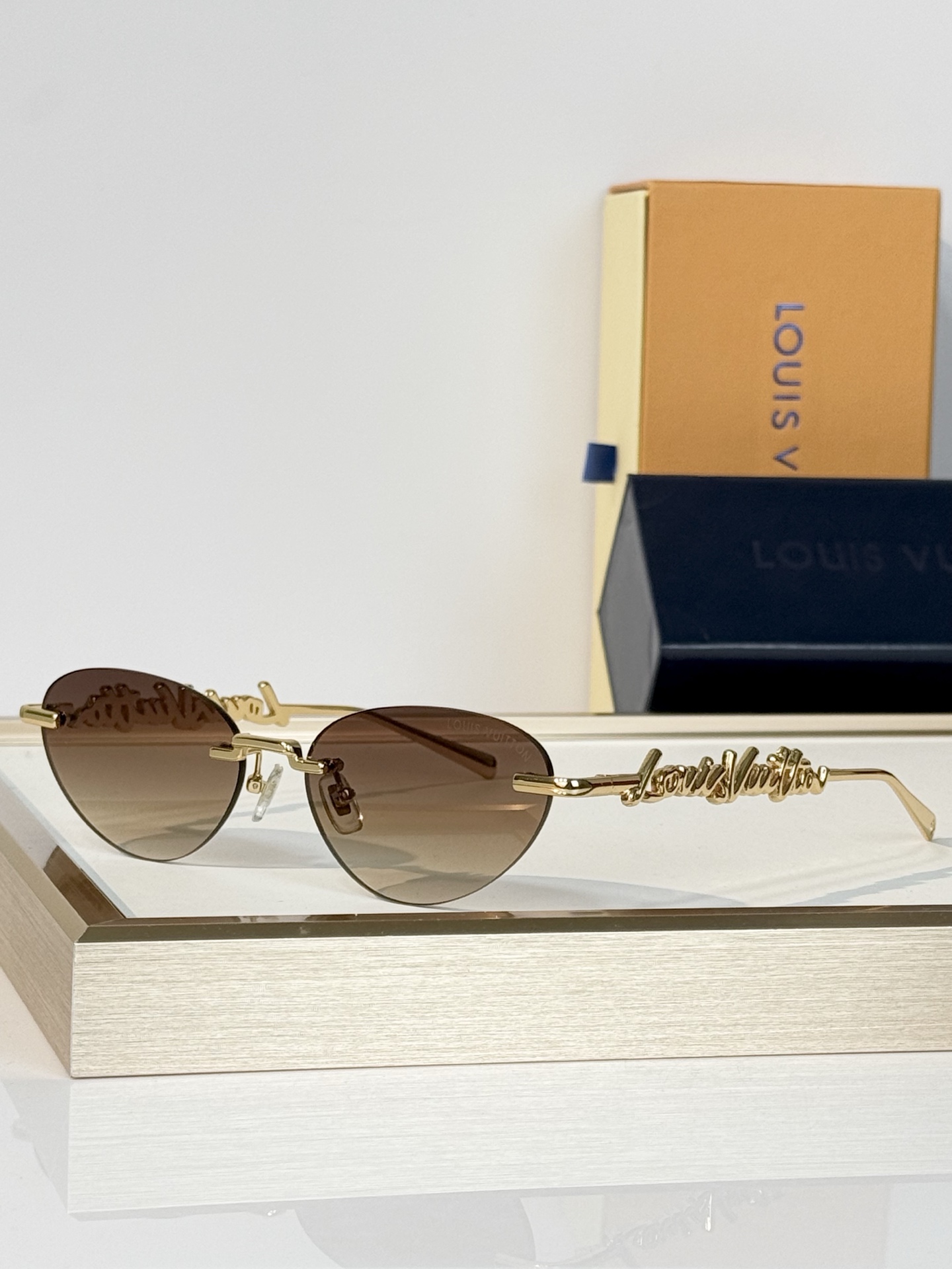 LOUIS VUITTON MODEL：Z7311U SIZE：57口17-145