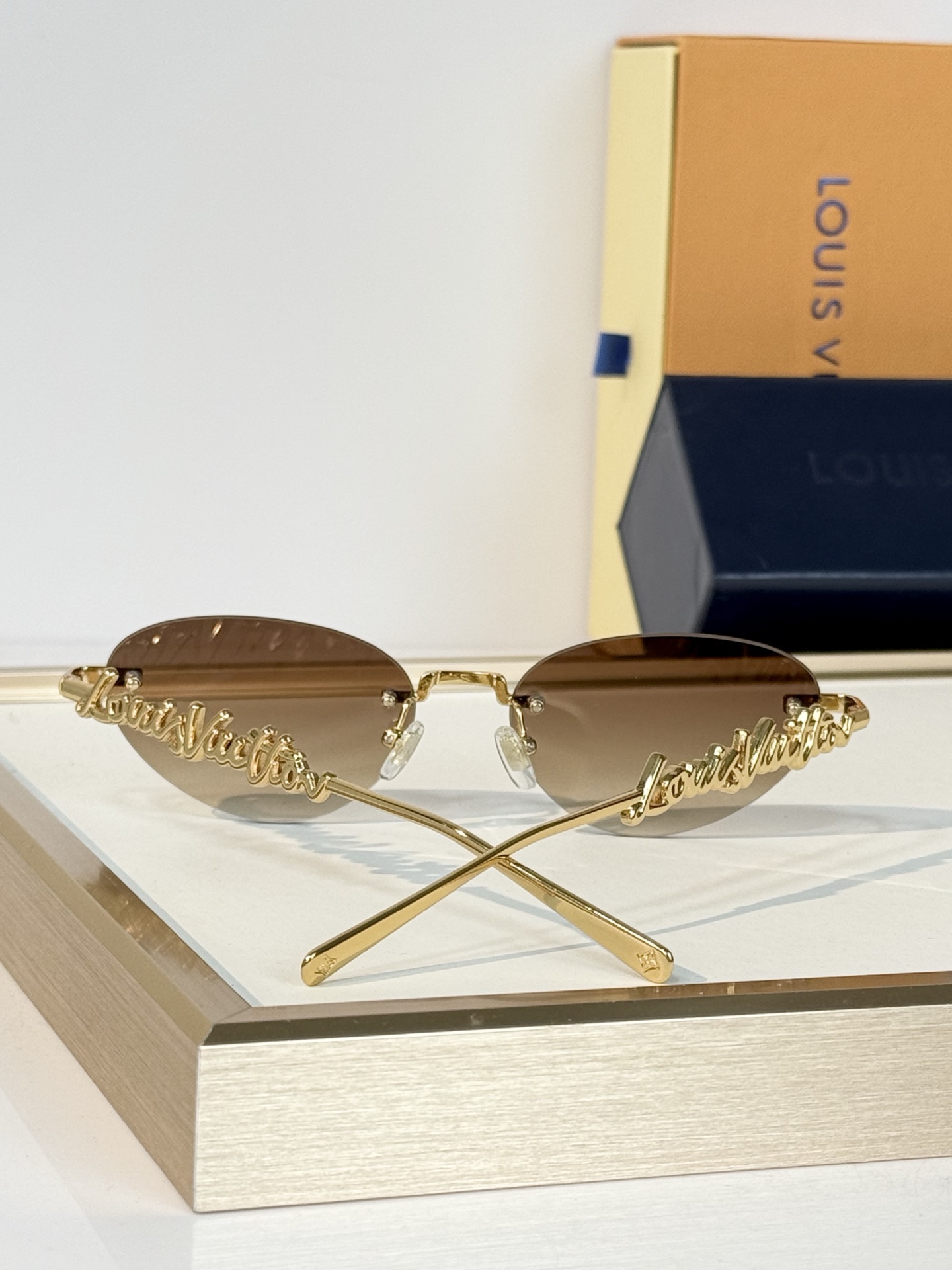 LOUIS VUITTON MODEL：Z7311U SIZE：57口17-145