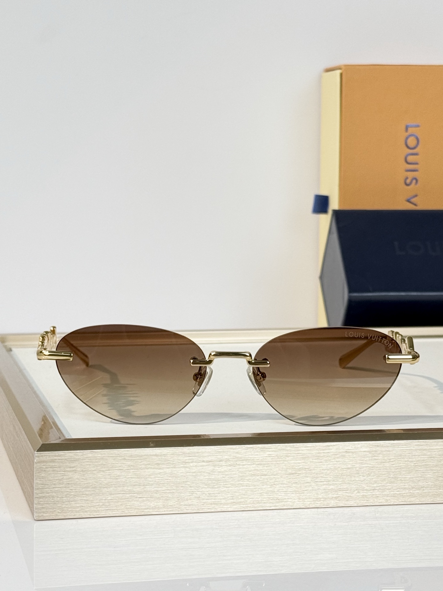 LOUIS VUITTON MODEL：Z7311U SIZE：57口17-145