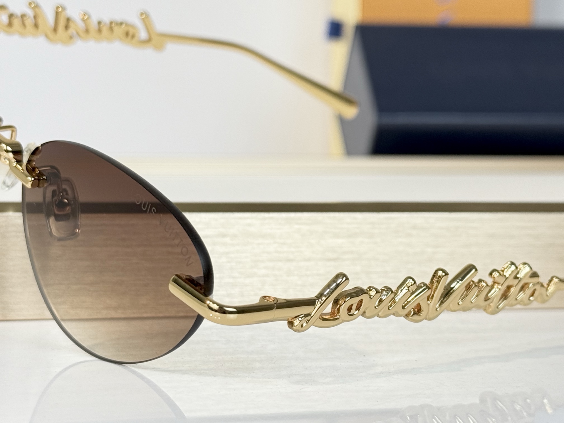LOUIS VUITTON MODEL：Z7311U SIZE：57口17-145