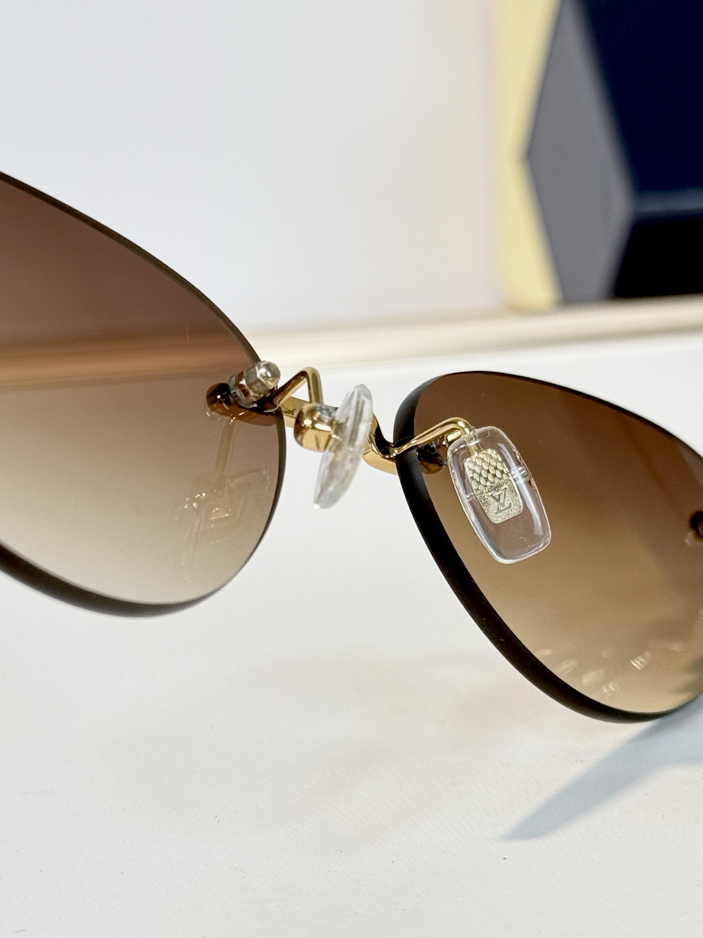 LOUIS VUITTON MODEL：Z7311U SIZE：57口17-145