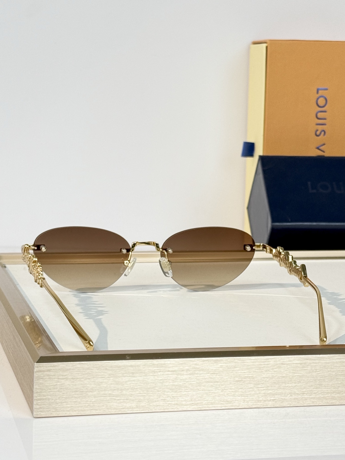 LOUIS VUITTON MODEL：Z7311U SIZE：57口17-145