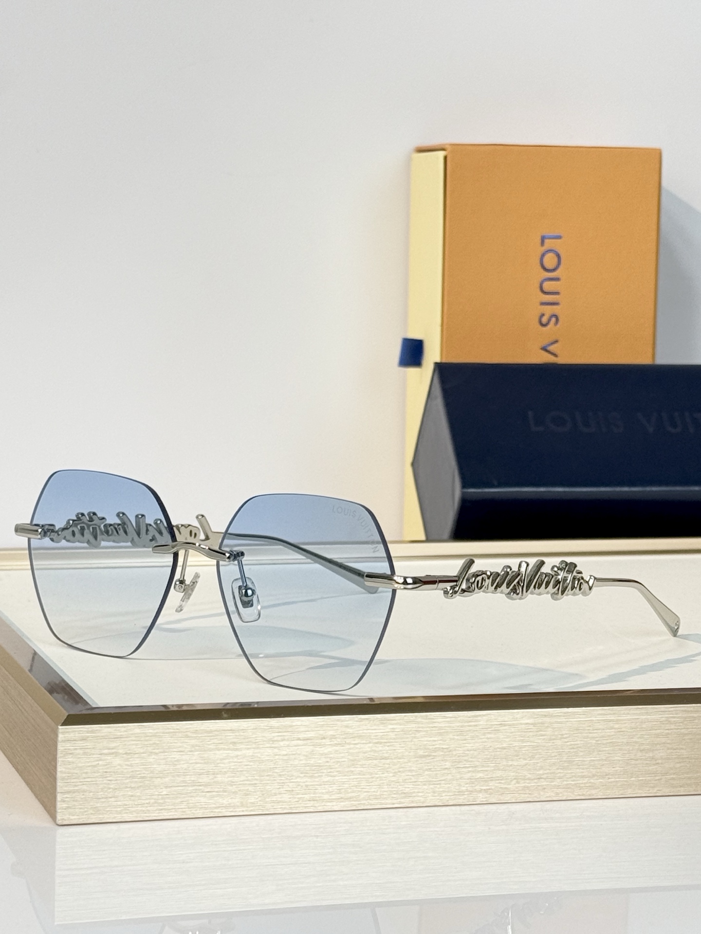 LOUIS VUITTON MODEL：Z7310U SIZE：59口15-145 