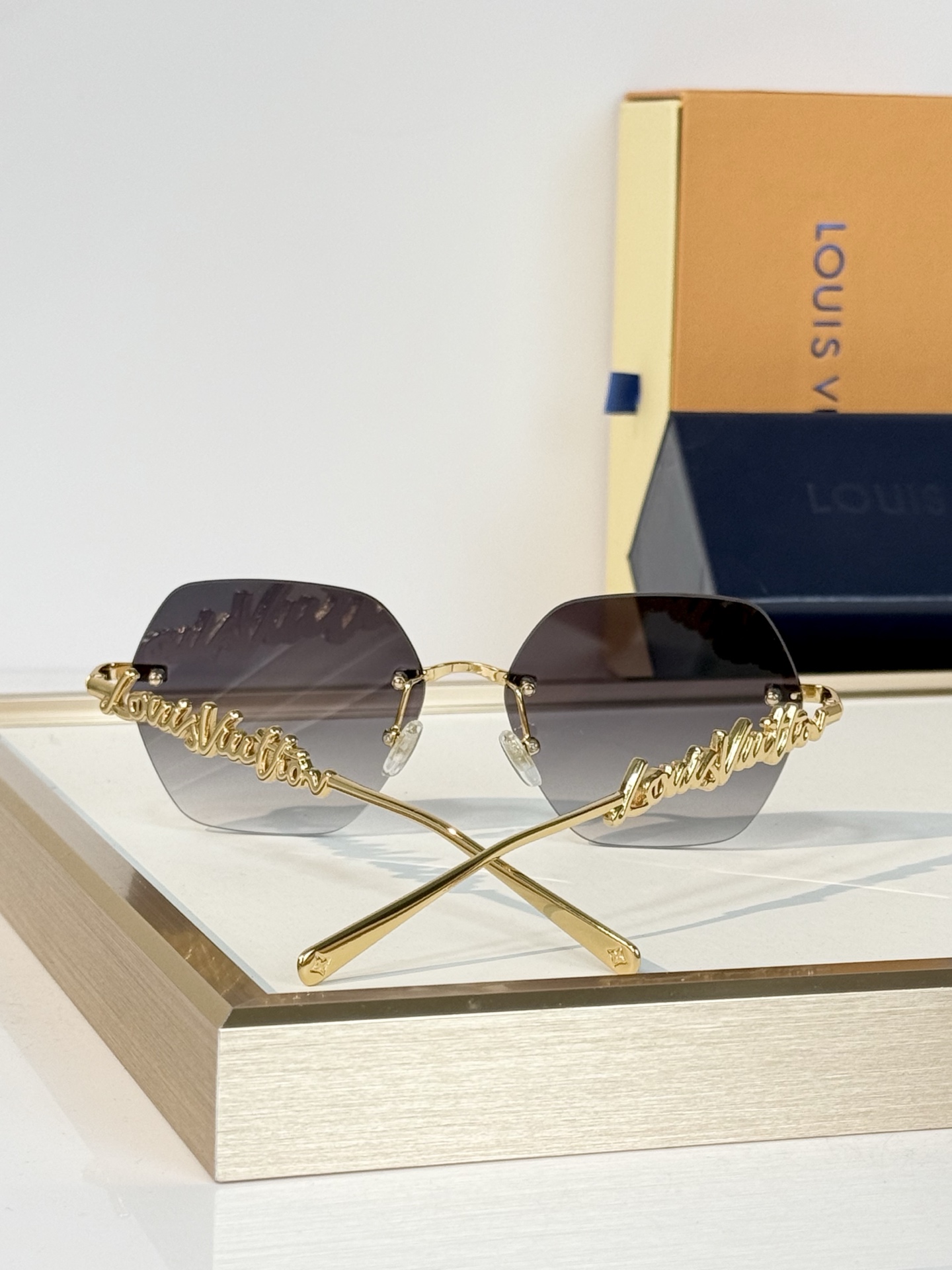 LOUIS VUITTON MODEL：Z7310U SIZE：59口15-145 