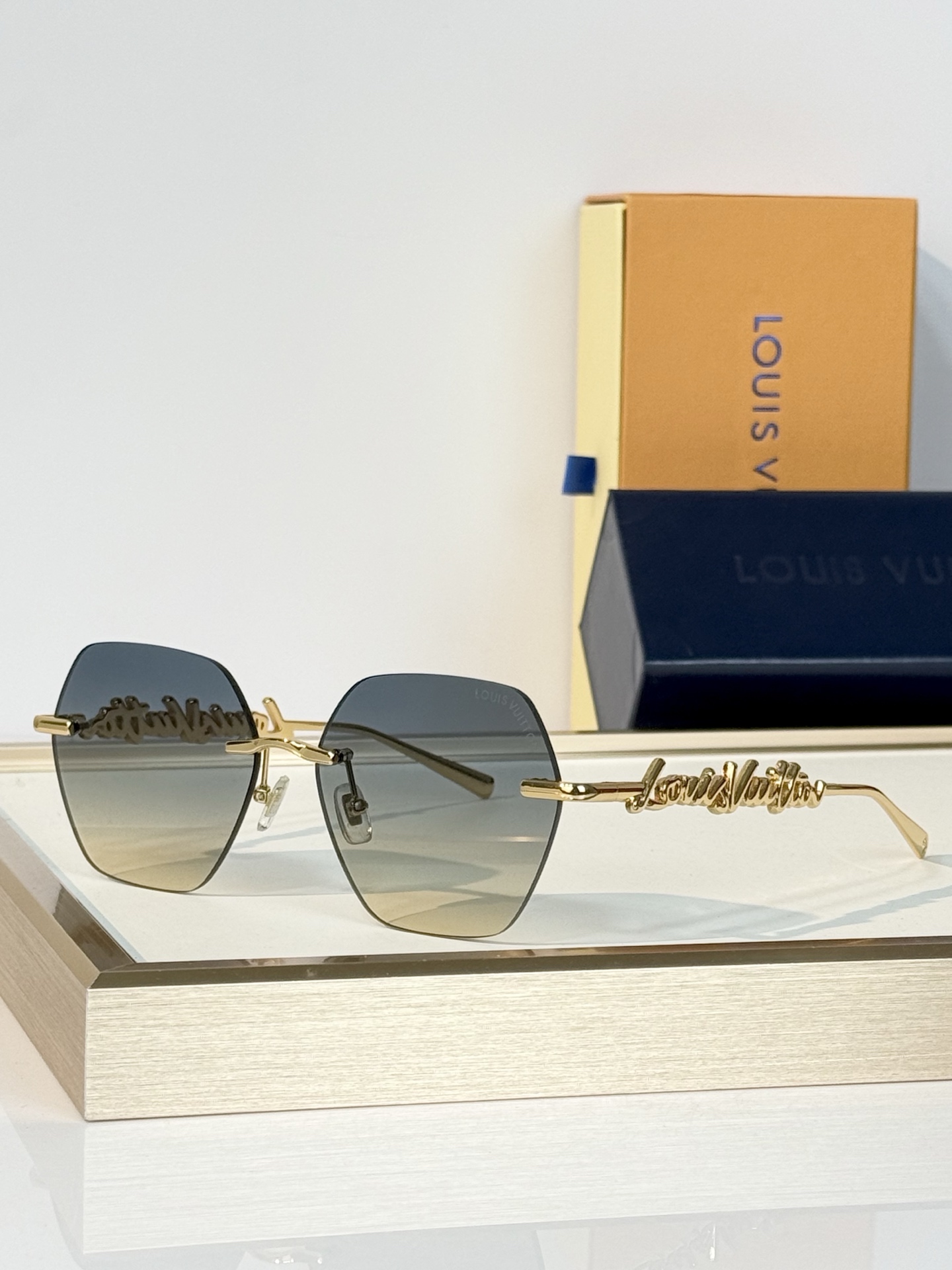 LOUIS VUITTON MODEL：Z7310U SIZE：59口15-145 