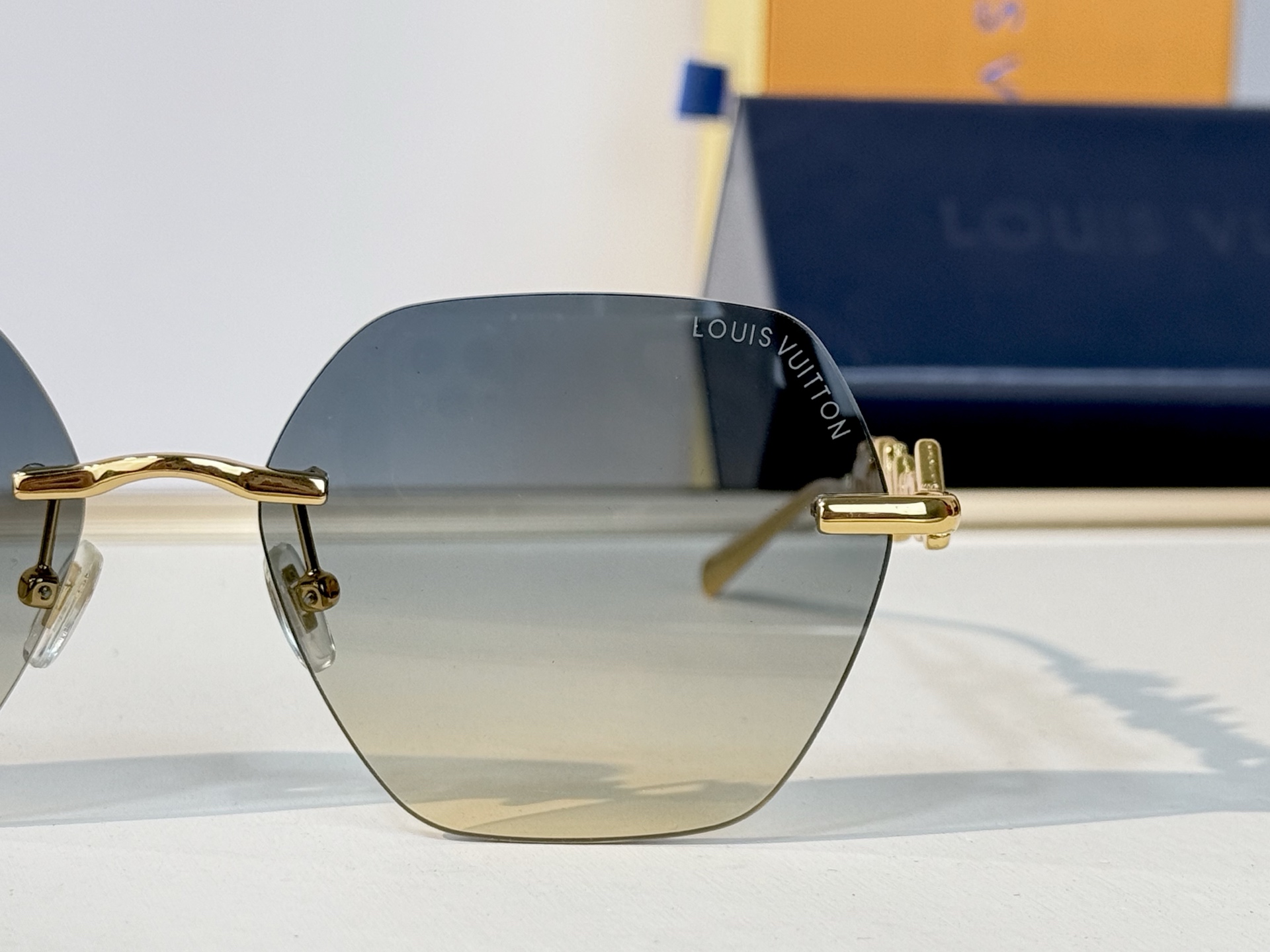 LOUIS VUITTON MODEL：Z7310U SIZE：59口15-145 