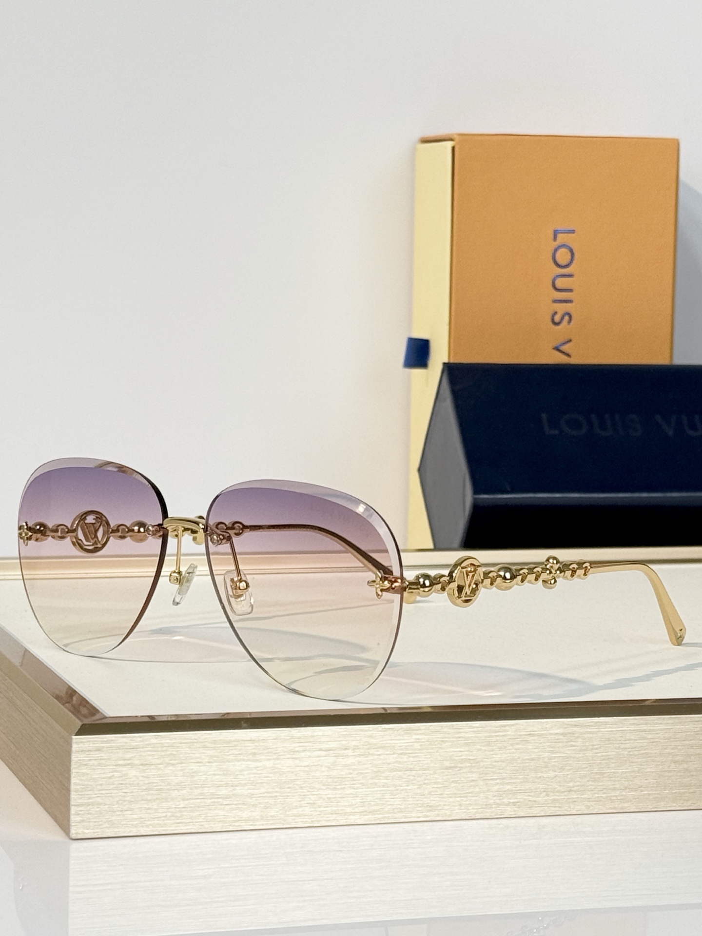 LOUIS VUITTON MODEL：Z3168U SIZE：64口14-147 