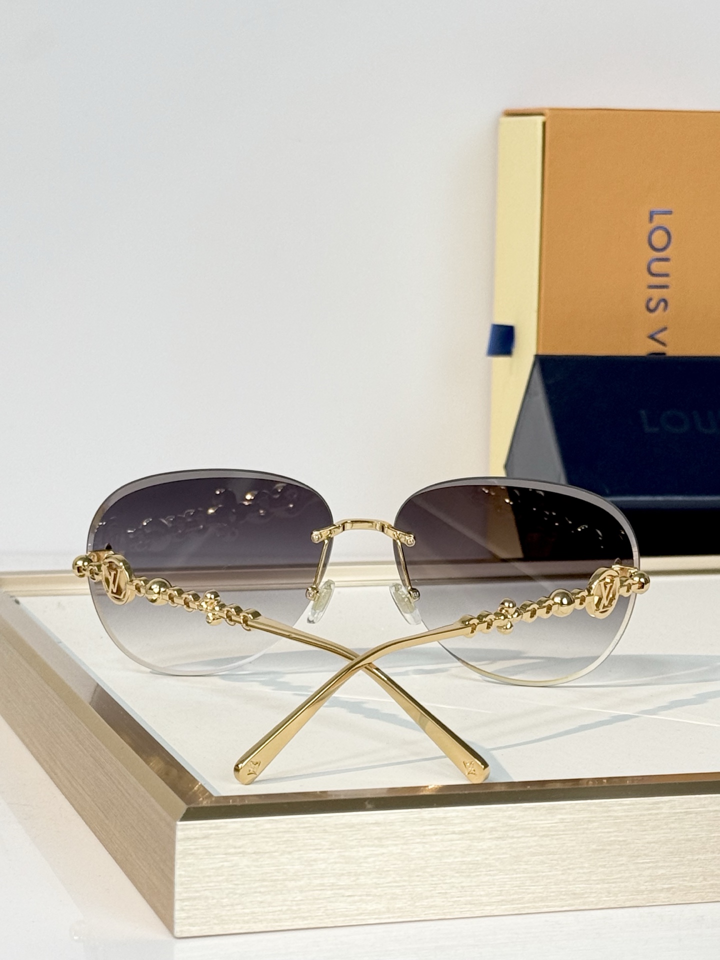 LOUIS VUITTON MODEL：Z3168U SIZE：64口14-147 