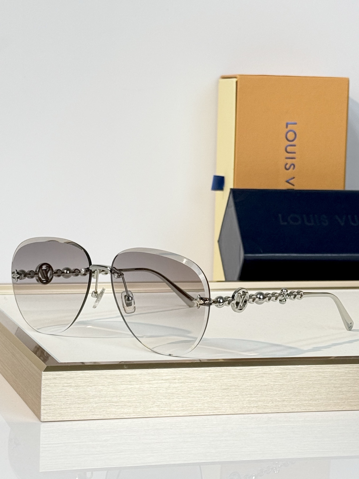LOUIS VUITTON MODEL：Z3168U SIZE：64口14-147 
