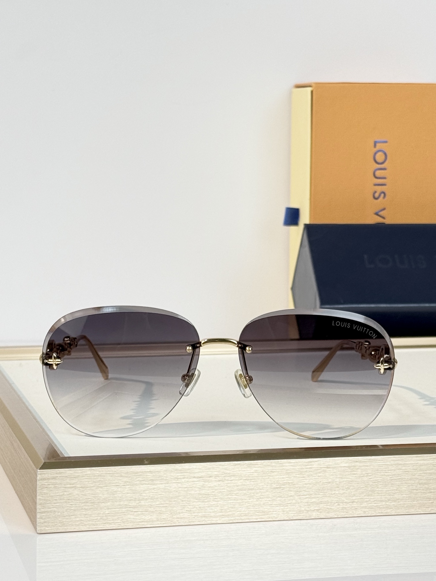 LOUIS VUITTON MODEL：Z3168U SIZE：64口14-147 