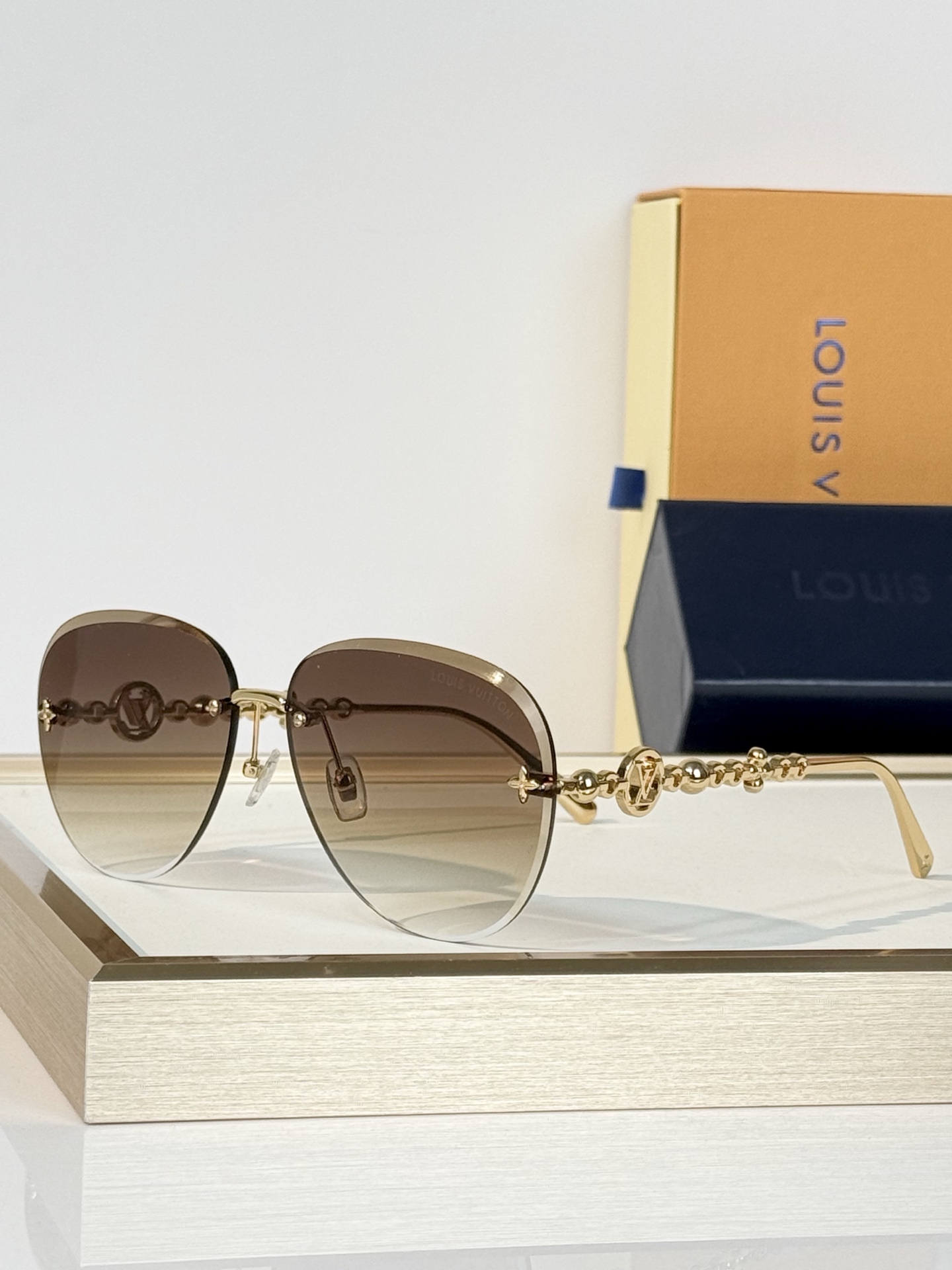 LOUIS VUITTON MODEL：Z3168U SIZE：64口14-147 