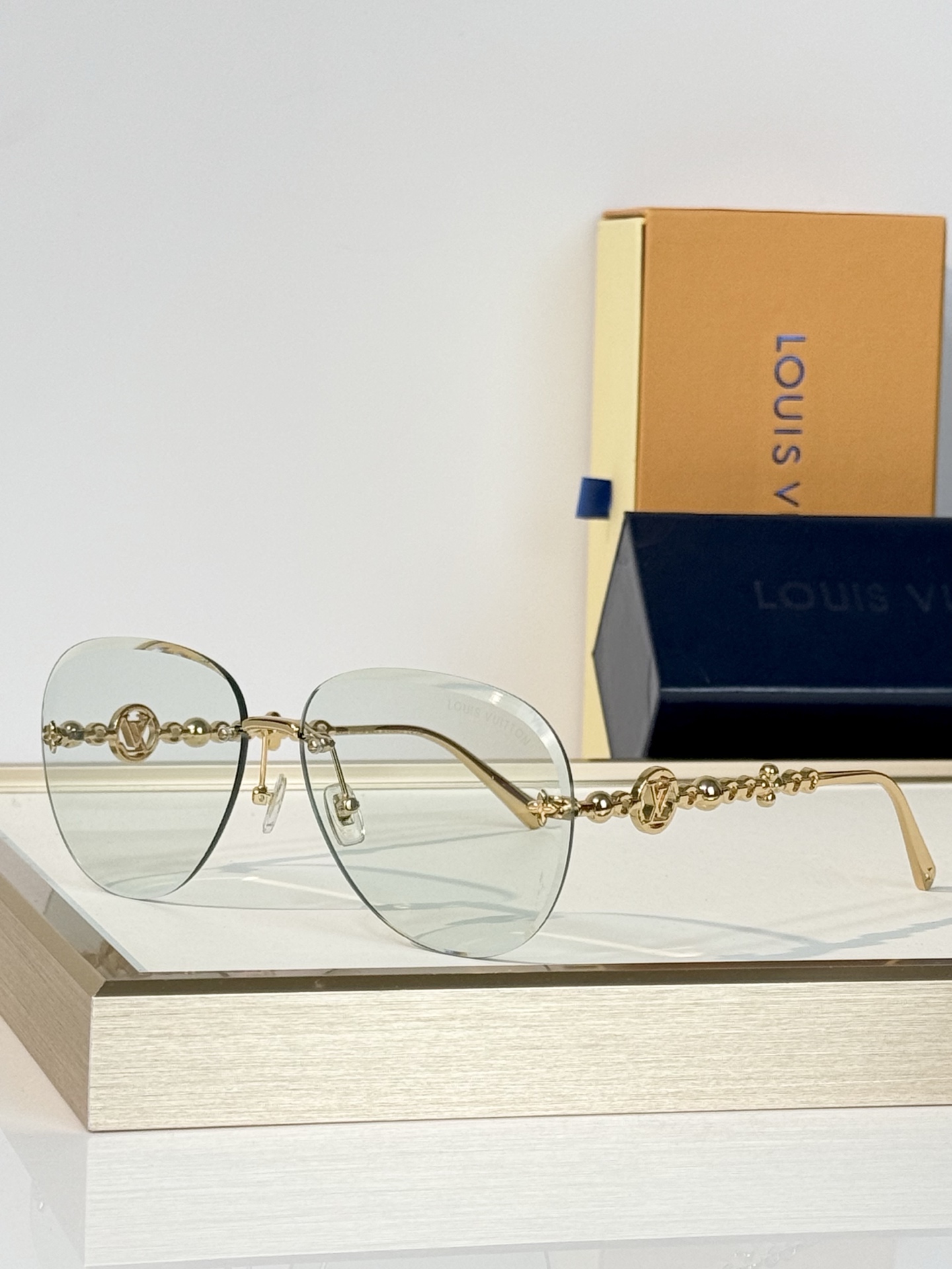 LOUIS VUITTON MODEL：Z3168U SIZE：64口14-147 