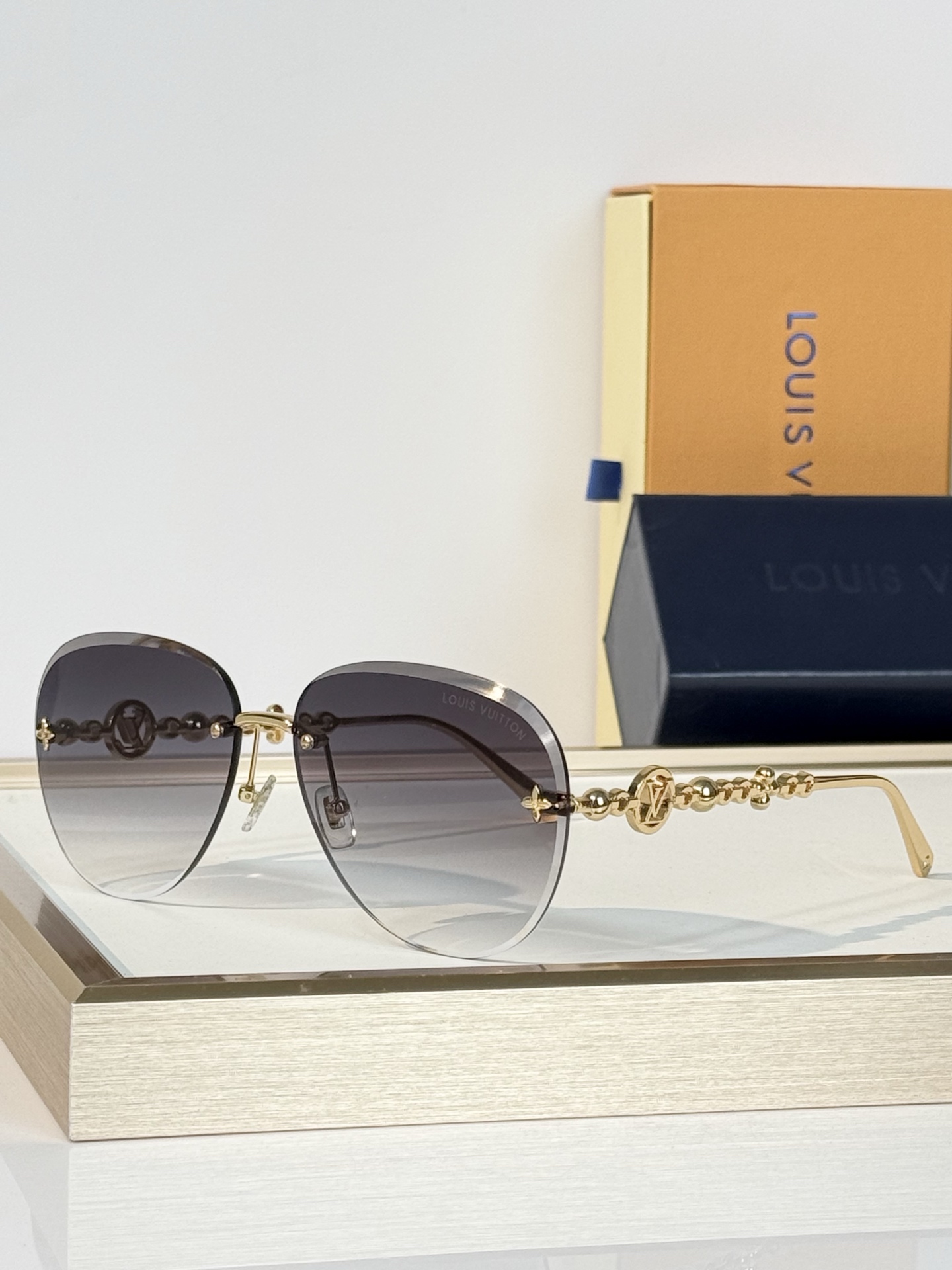 LOUIS VUITTON MODEL：Z3168U SIZE：64口14-147 