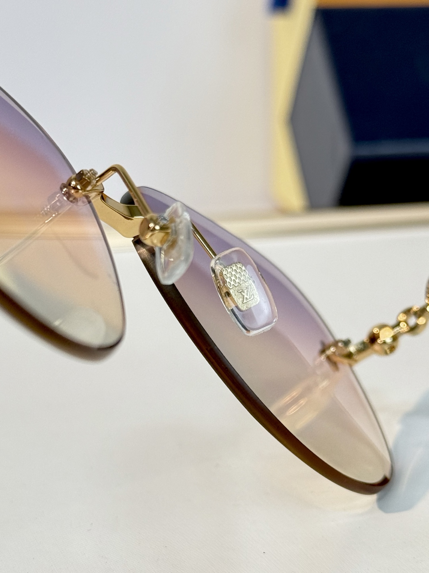 LOUIS VUITTON MODEL：Z3168U SIZE：64口14-147