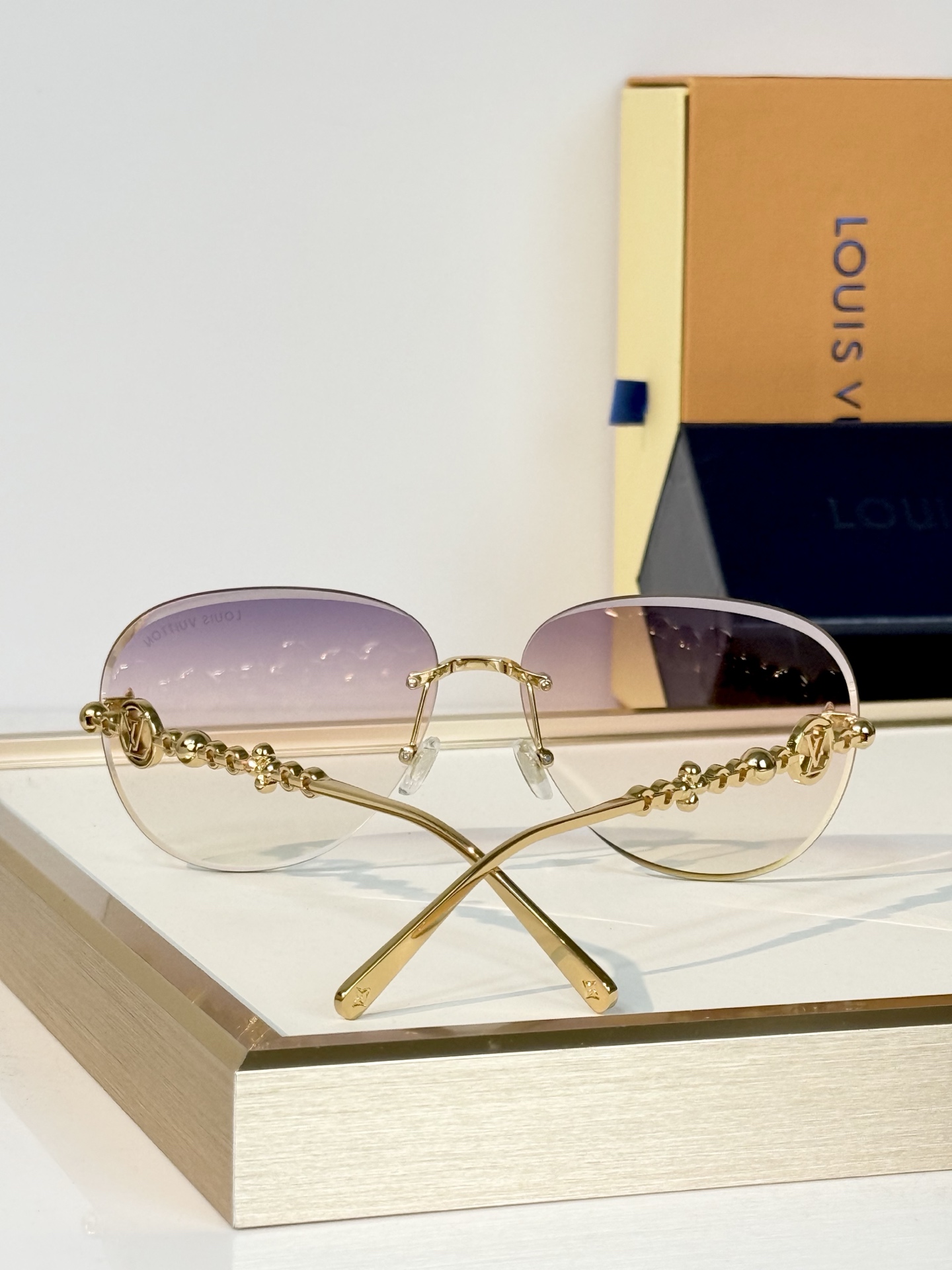 LOUIS VUITTON MODEL：Z3168U SIZE：64口14-147