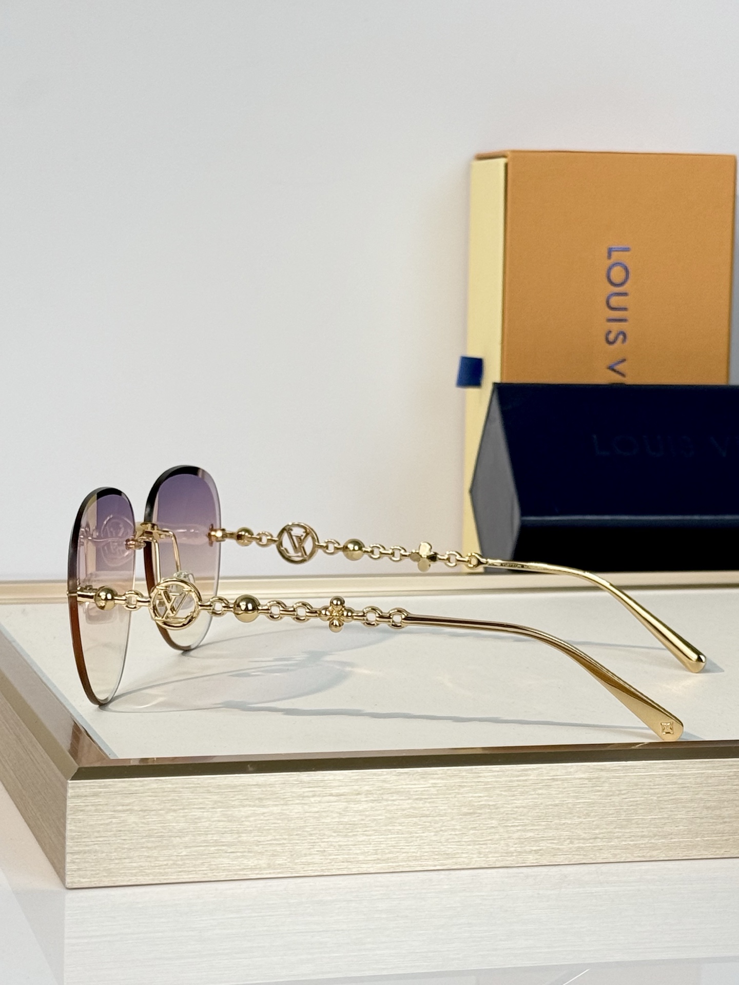 LOUIS VUITTON MODEL：Z3168U SIZE：64口14-147