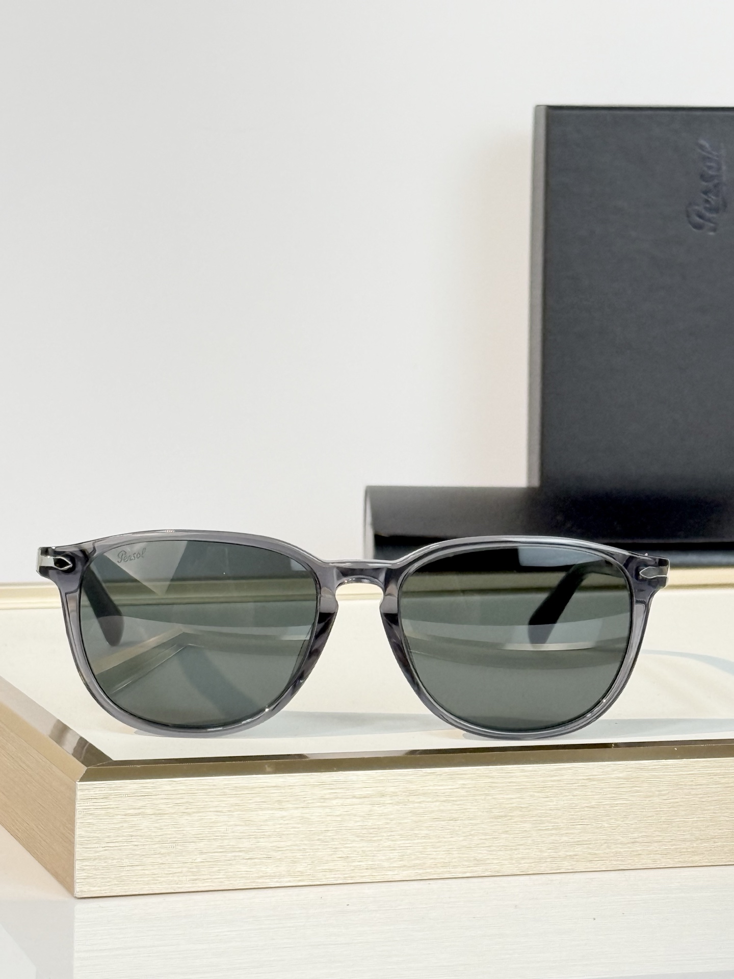 PERSOL  MODEL:0PO3019S SIZE:52口18 140