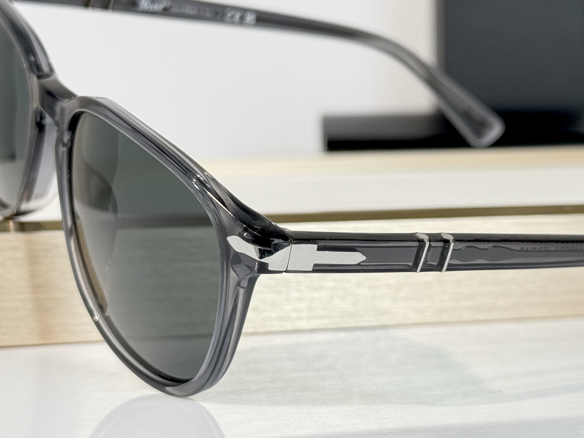 PERSOL  MODEL:0PO3019S SIZE:52口18 140