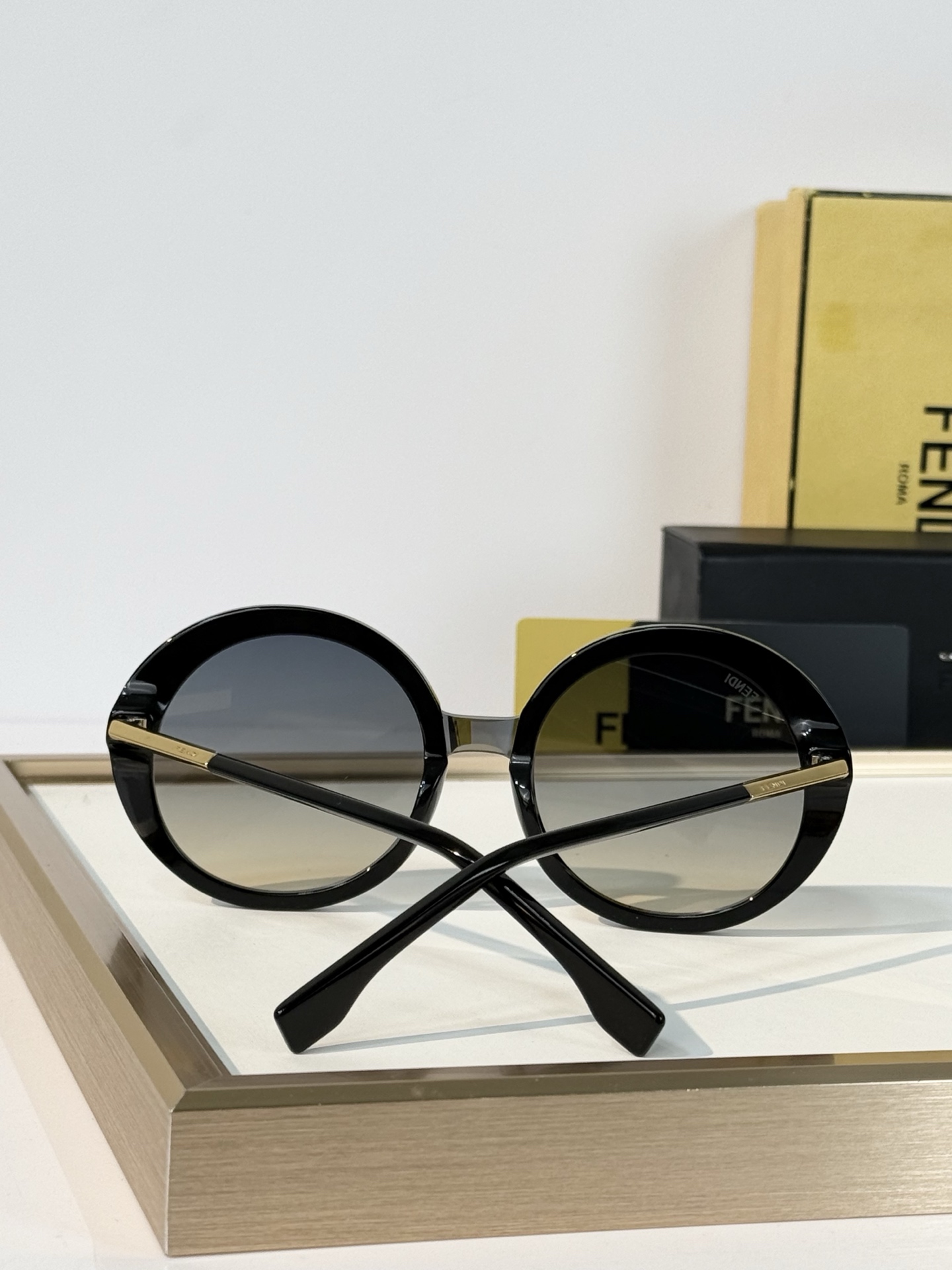 FENDI MODEL：FE 2175I SIZE：55口23-145  