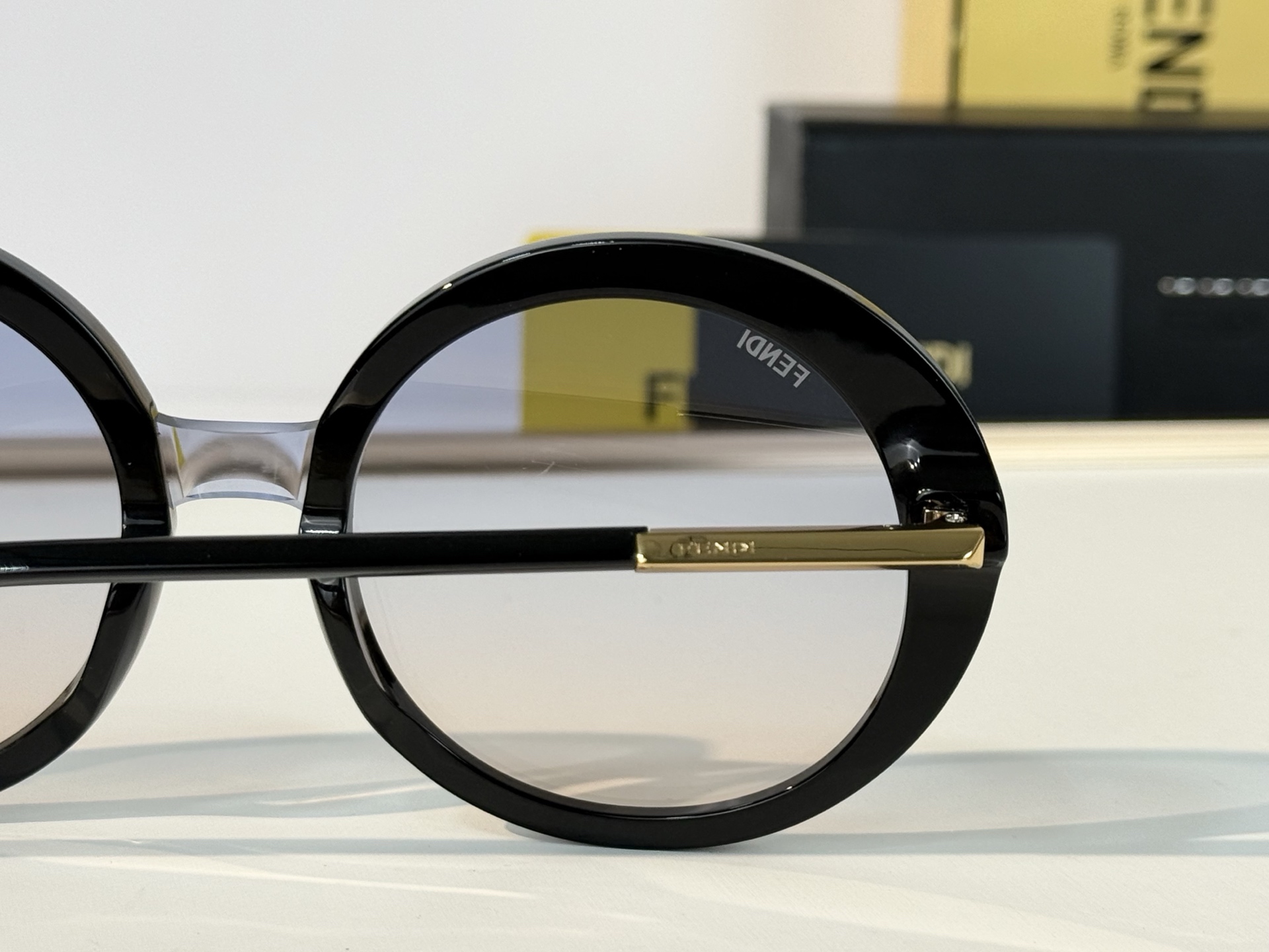 FENDI MODEL：FE 2175I SIZE：55口23-145  