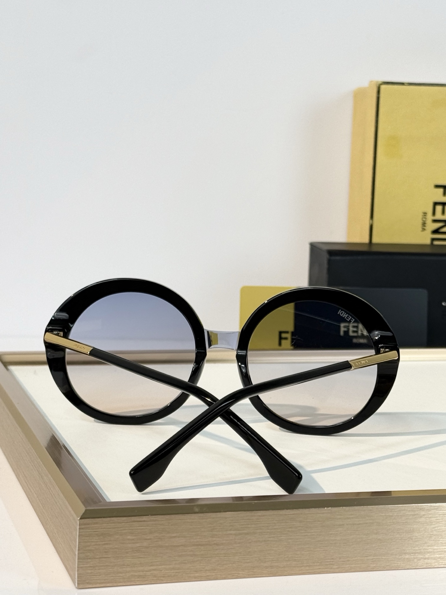 FENDI MODEL：FE 2175I SIZE：55口23-145  