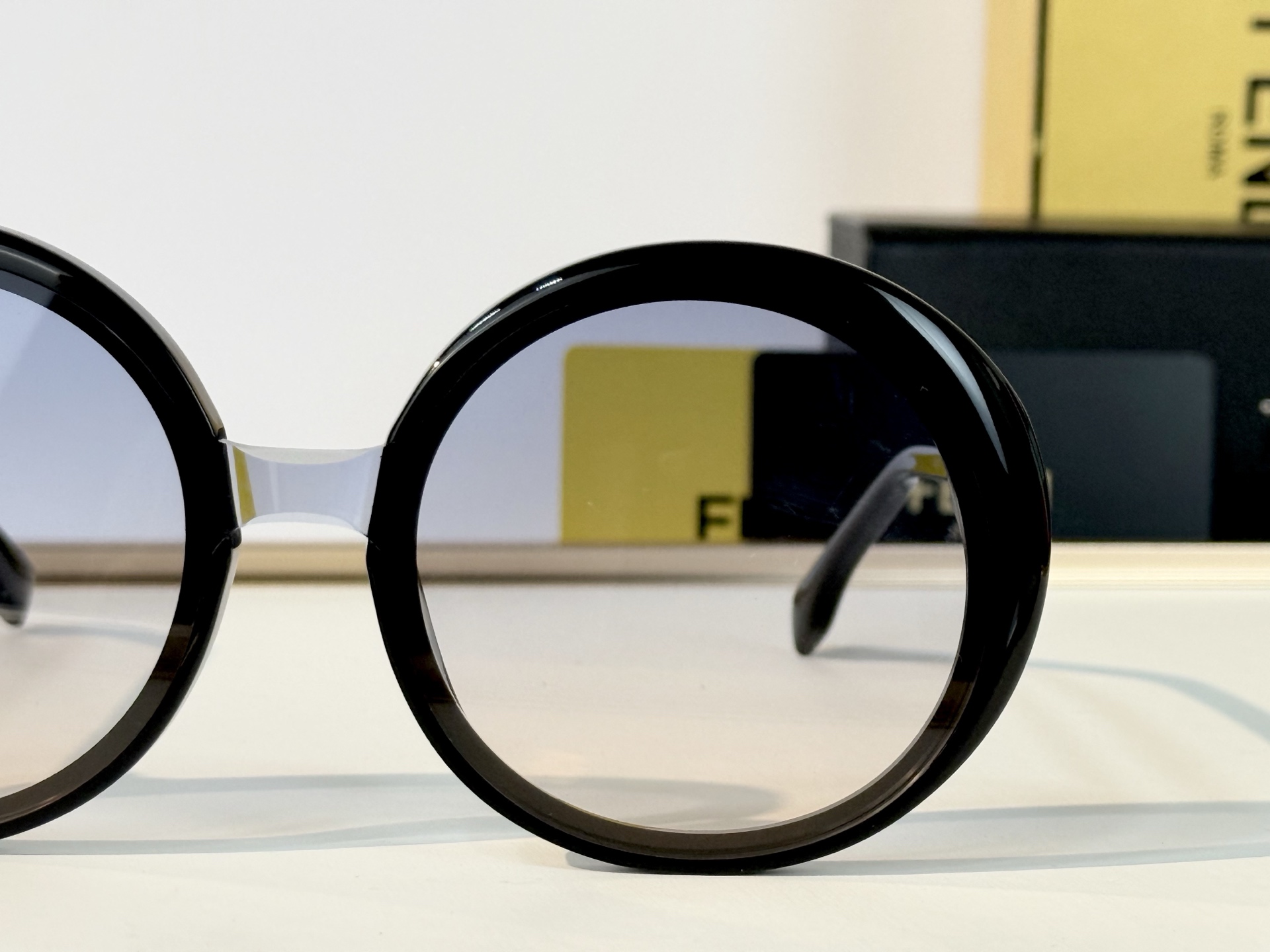 FENDI MODEL：FE 2175I SIZE：55口23-145  