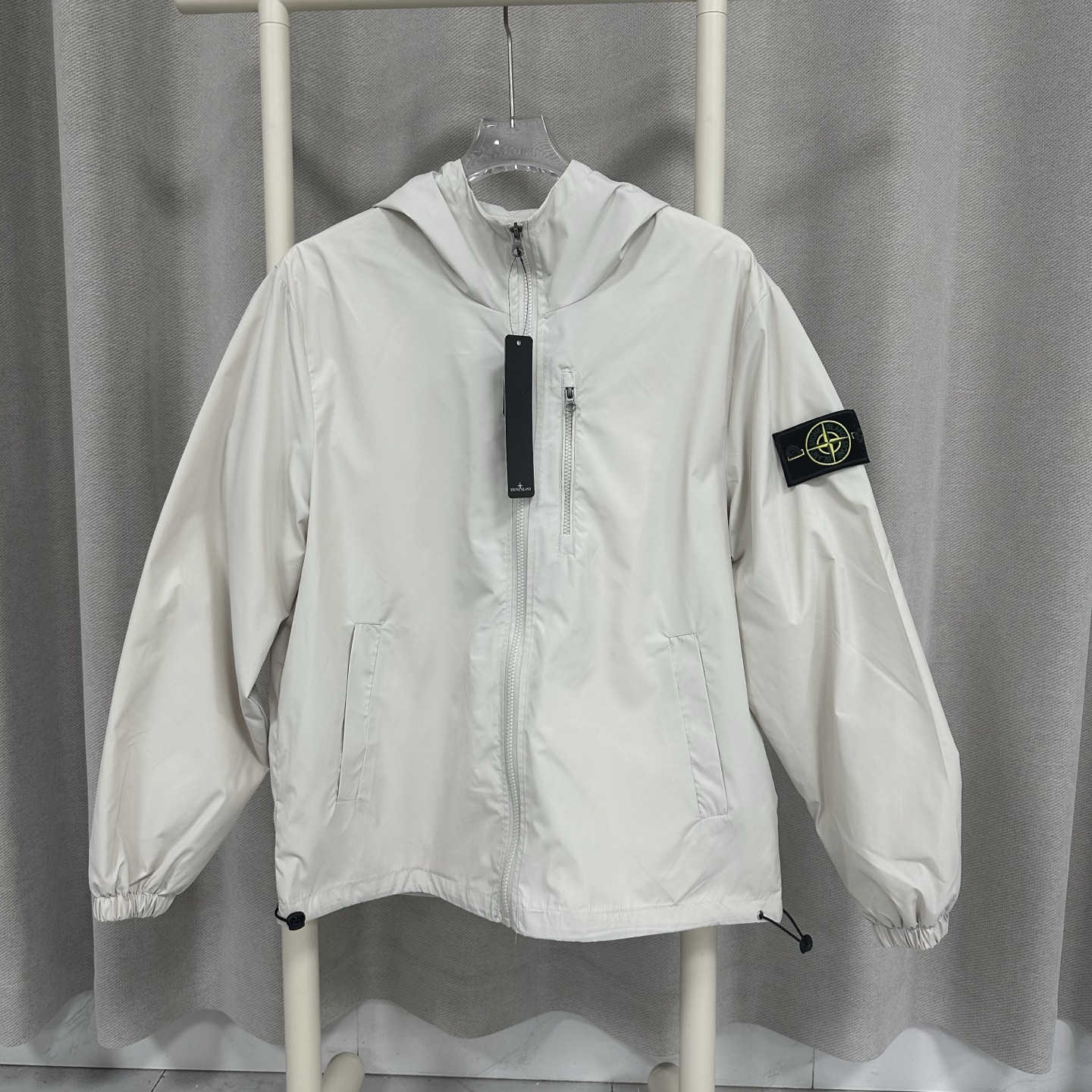 Stone Island Sunscreen in Cyan, Black, and Retro-White for Section FZ304. - 图片 3