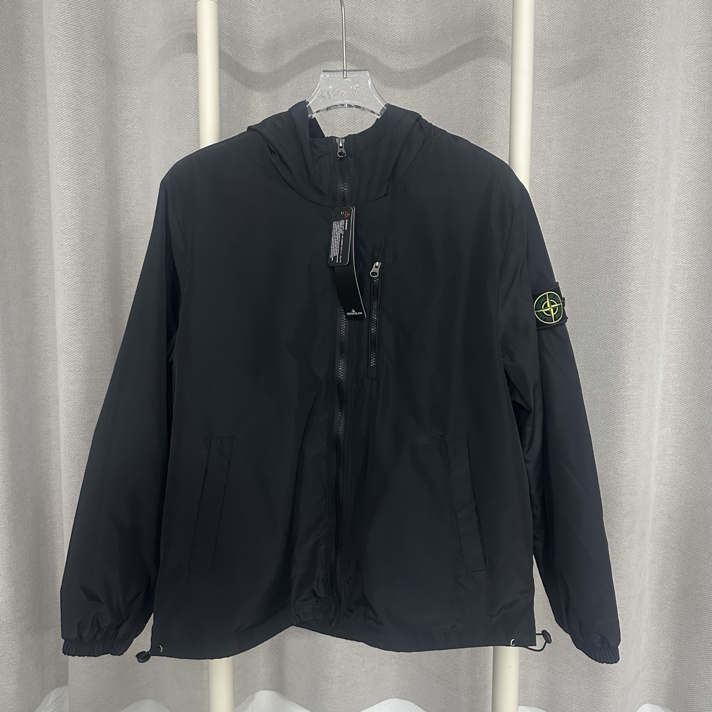 Stone Island Sunscreen in Cyan, Black, and Retro-White for Section FZ304. - 图片 5
