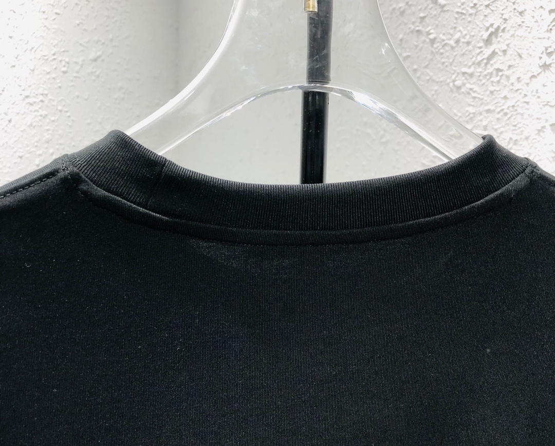 PRADA普拉达短袖T恤工艺:绣花颜色黑色白色码数S-XL面料精梳紧密棉盖棉280g柔顺手感宽松版型设计