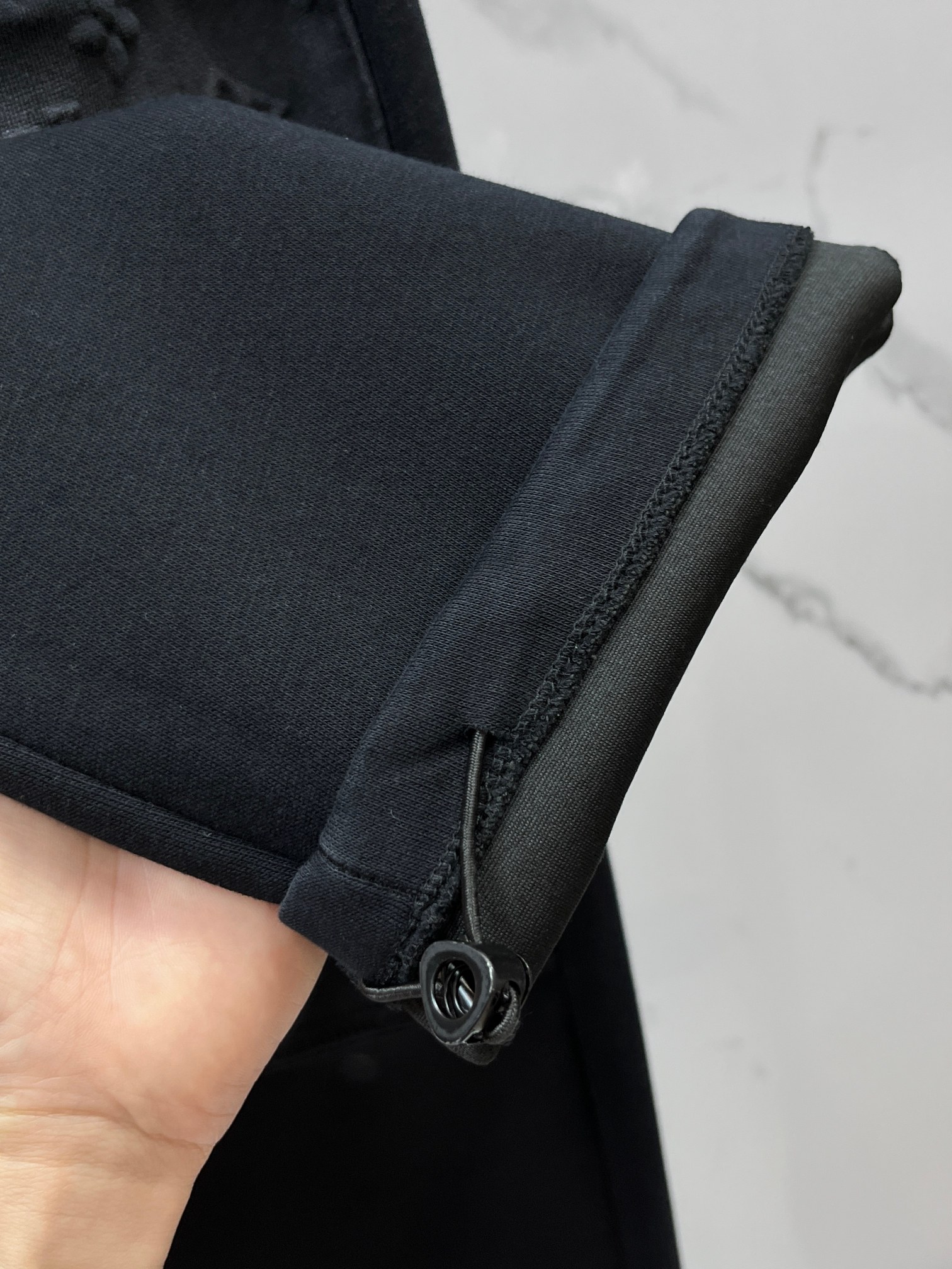 Lv 2026秋冬新款休闲裤，高端版本，定制面料 透气舒适度高，细节无可挑剔，品牌元素设计理念，体现高品