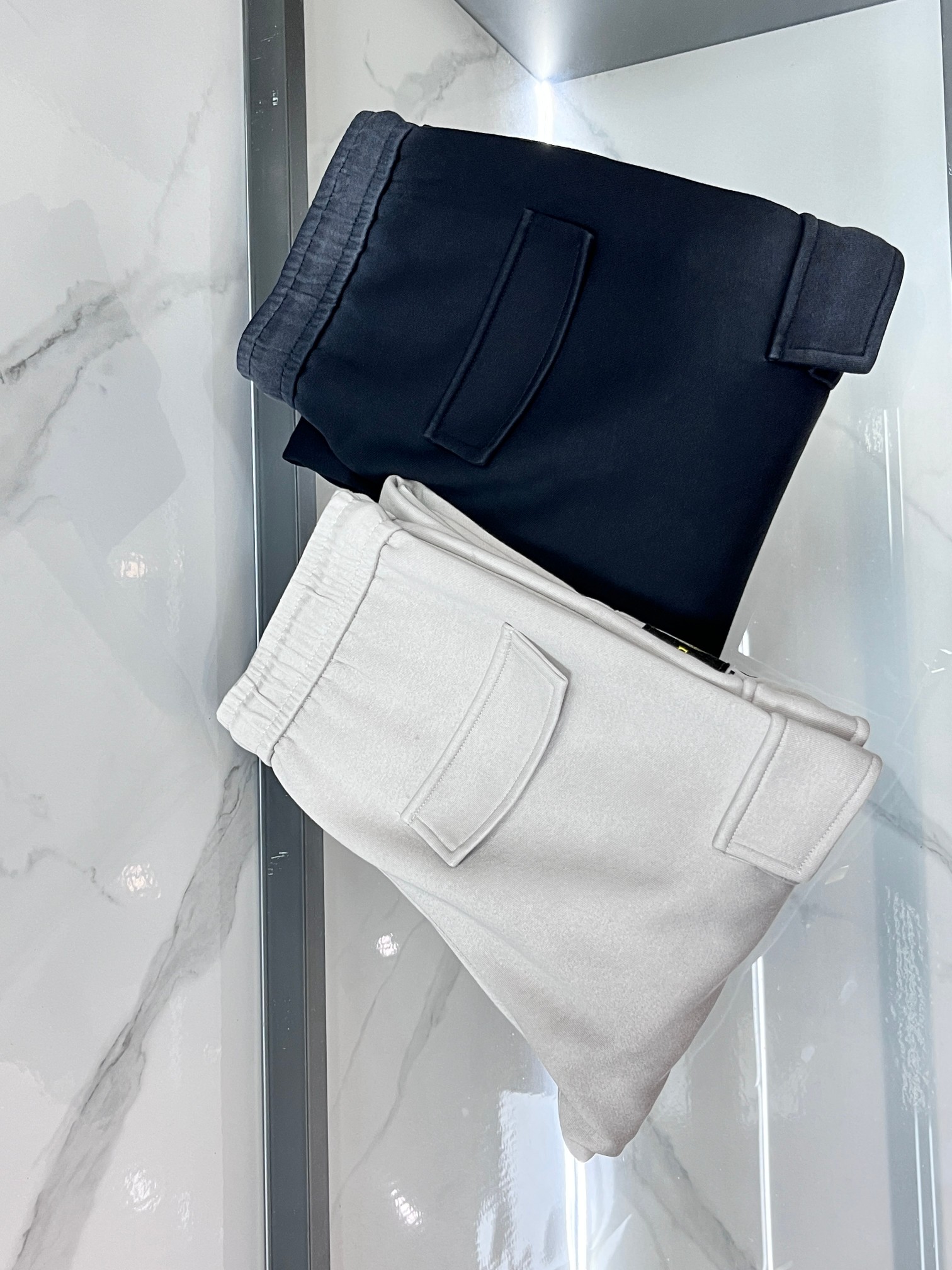 迪奥 2026秋冬新款休闲裤，高端版本，定制面料 透气舒适度高，细节无可挑剔，品牌元素设计理念，体现高品