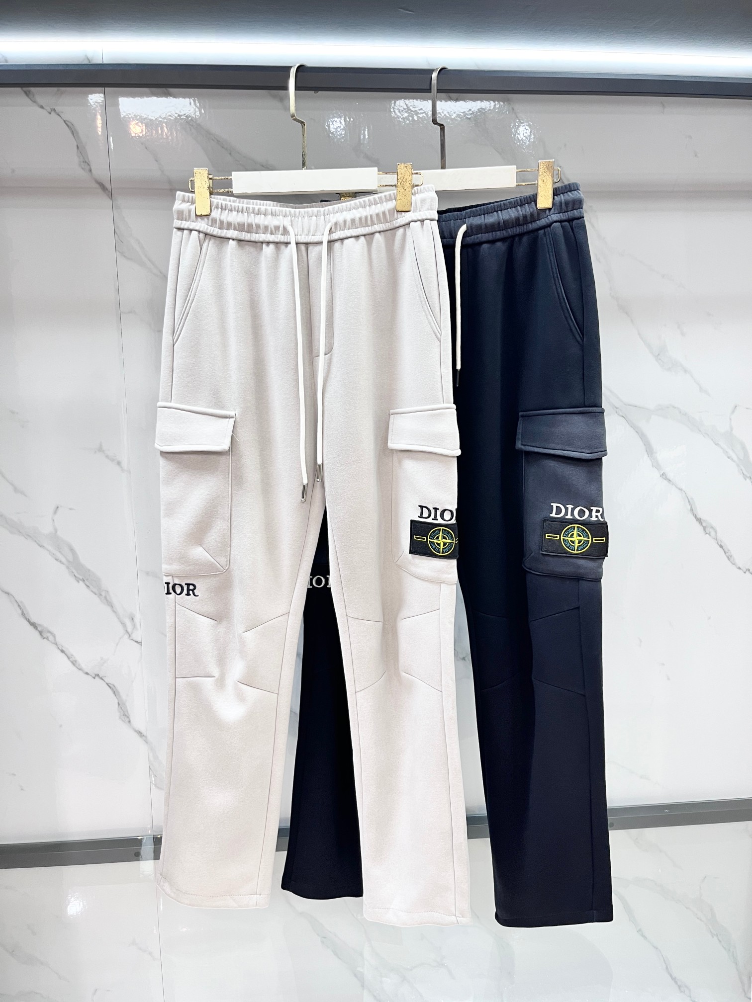 迪奥 2026秋冬新款休闲裤，高端版本，定制面料 透气舒适度高，细节无可挑剔，品牌元素设计理念，体现高品