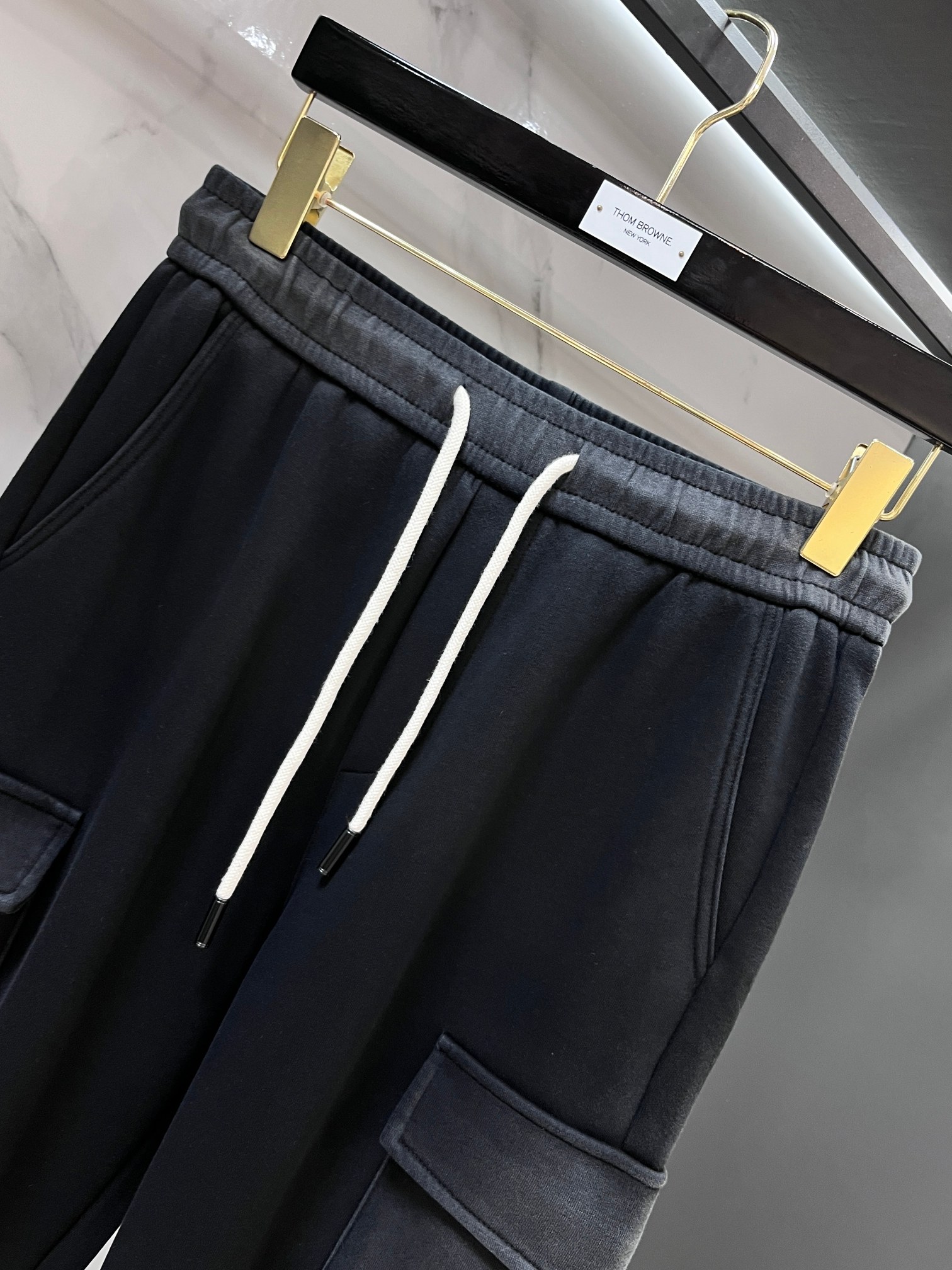 迪奥 2026秋冬新款休闲裤，高端版本，定制面料 透气舒适度高，细节无可挑剔，品牌元素设计理念，体现高品