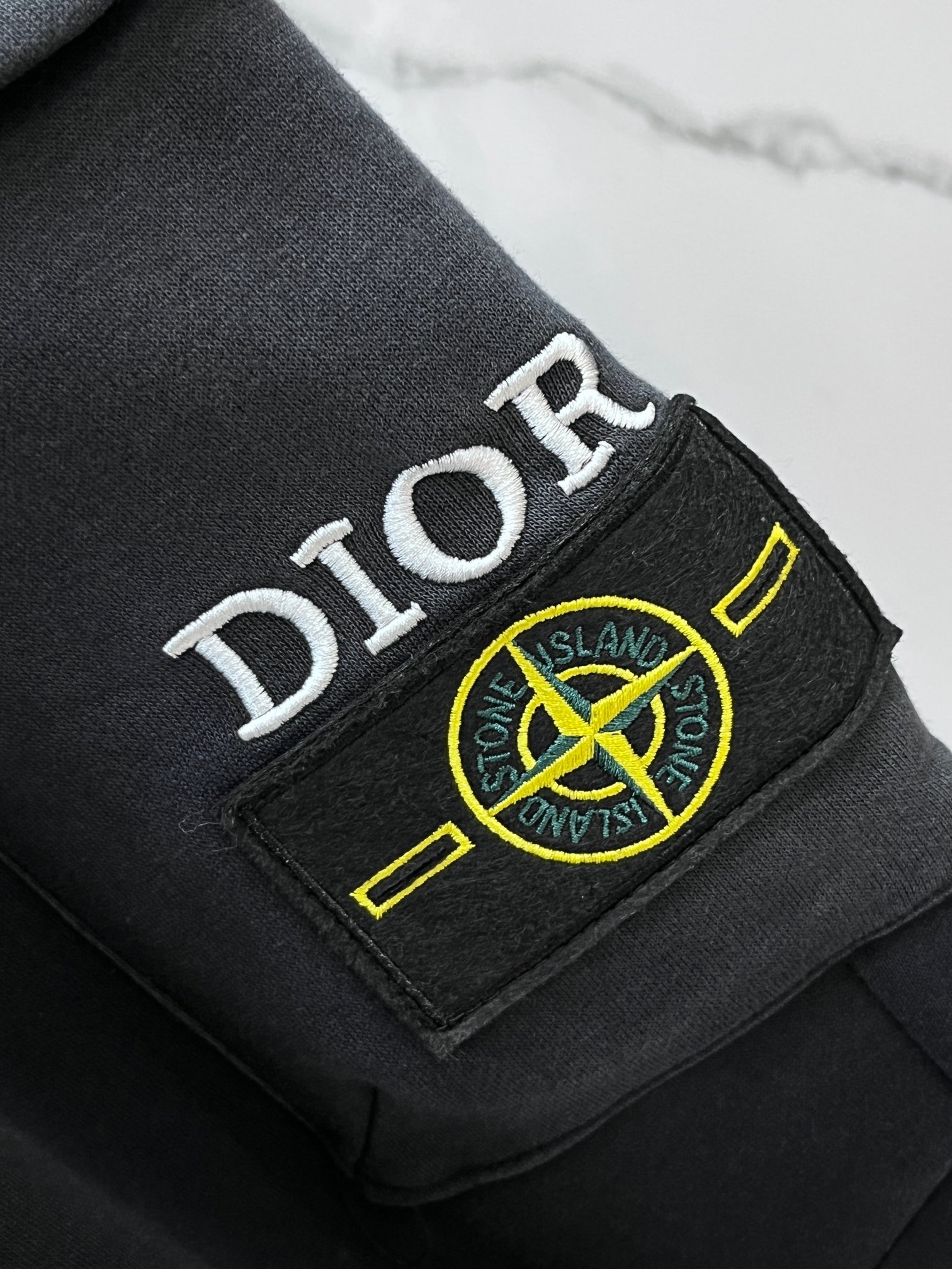 迪奥 2026秋冬新款休闲裤，高端版本，定制面料 透气舒适度高，细节无可挑剔，品牌元素设计理念，体现高品