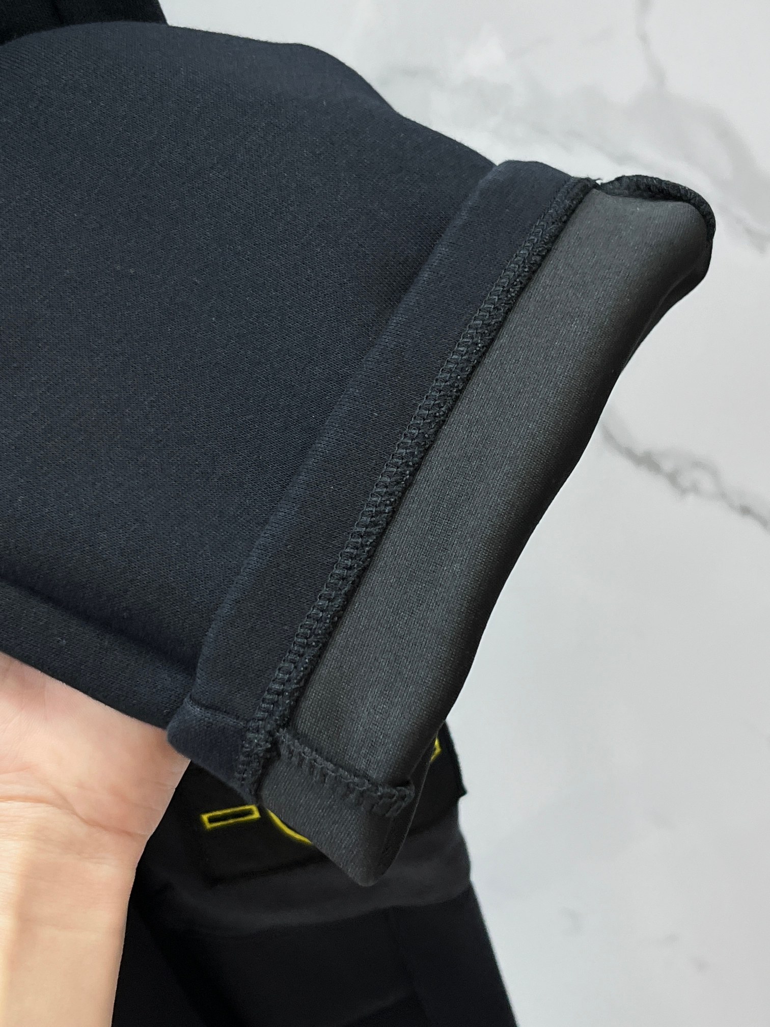 迪奥 2026秋冬新款休闲裤，高端版本，定制面料 透气舒适度高，细节无可挑剔，品牌元素设计理念，体现高品