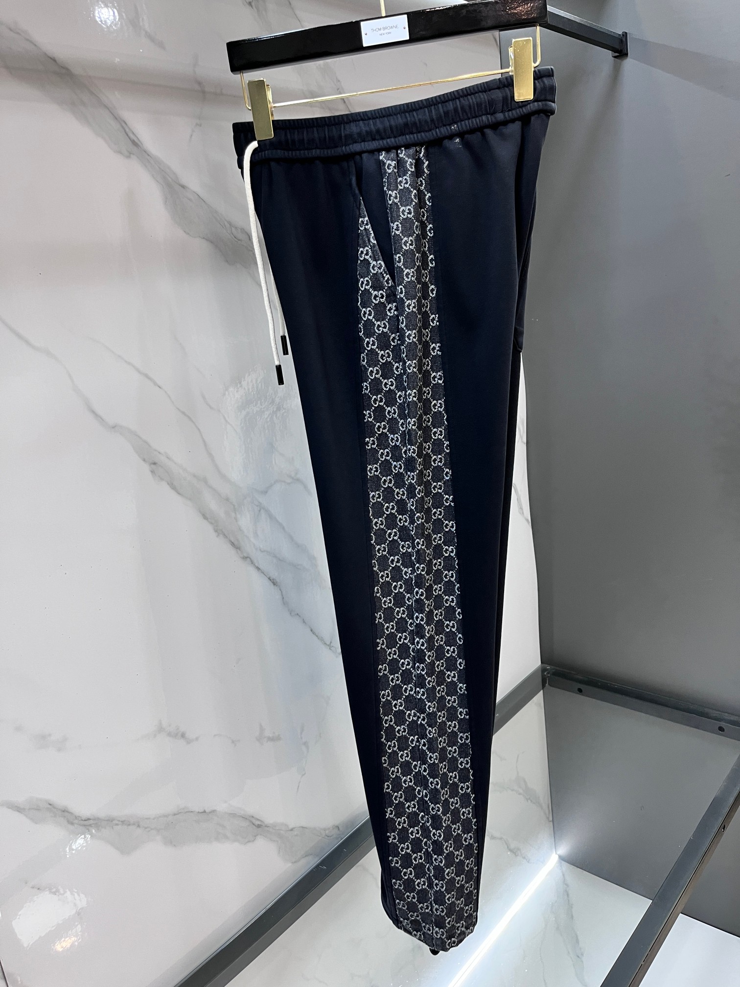 Gucci 2026秋冬新款休闲裤，高端版本，定制面料 透气舒适度高，细节无可挑剔，品牌元素设计理念，体