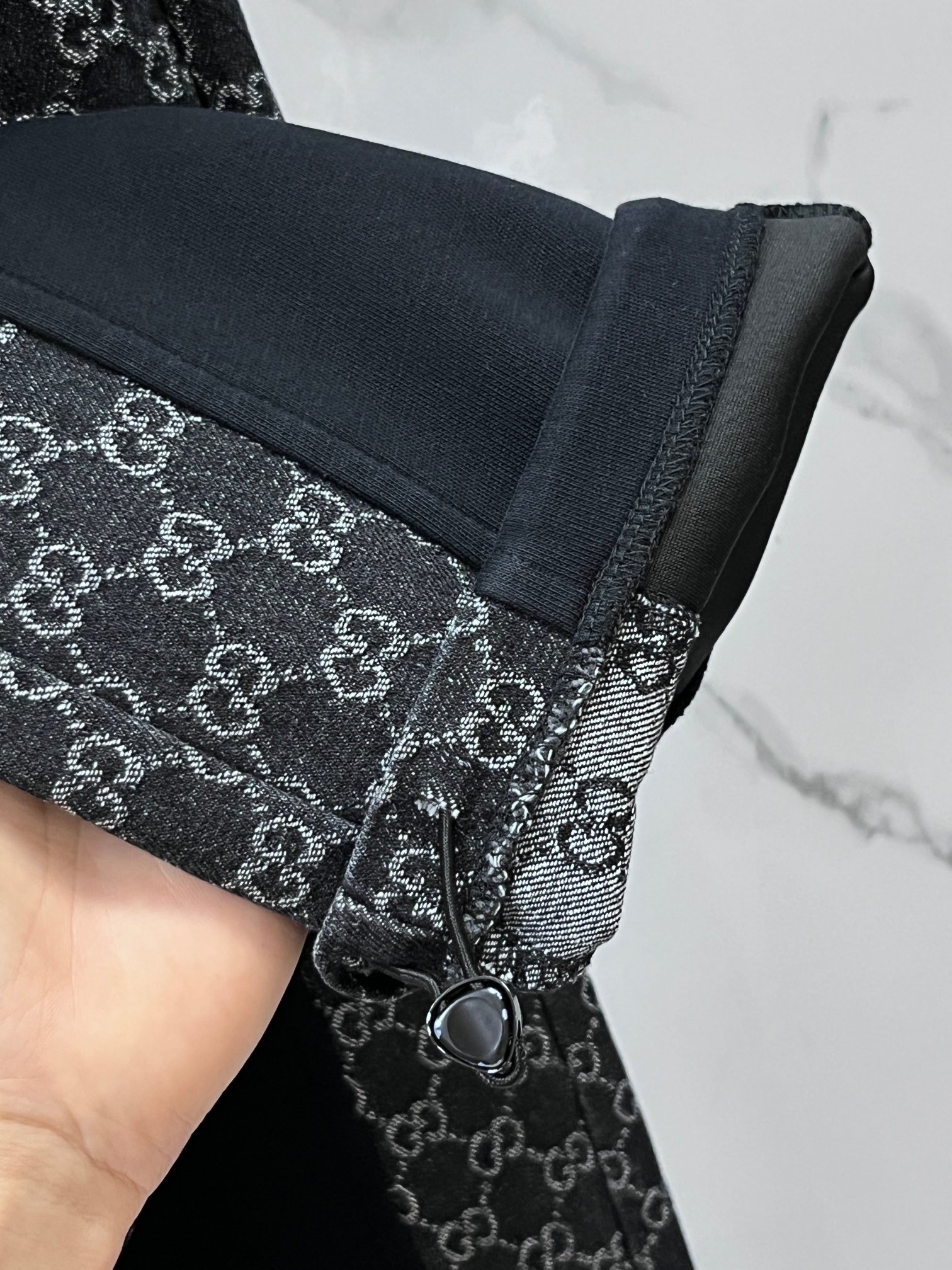 Gucci 2026秋冬新款休闲裤，高端版本，定制面料 透气舒适度高，细节无可挑剔，品牌元素设计理念，体