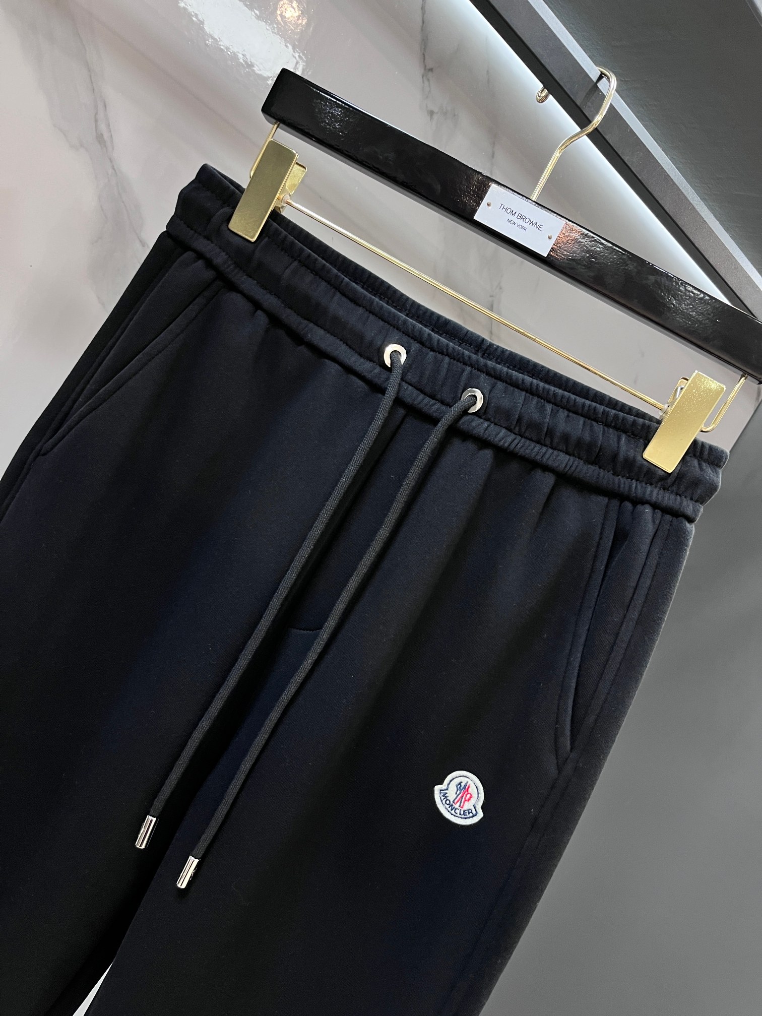 蒙口 2026秋冬新款休闲裤，高端版本，定制面料 透气舒适度高，细节无可挑剔，品牌元素设计理念，体现高品