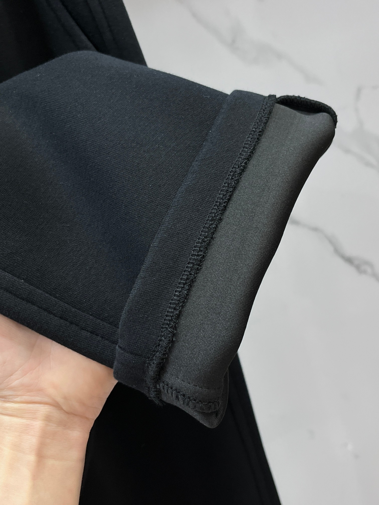 蒙口 2026秋冬新款休闲裤，高端版本，定制面料 透气舒适度高，细节无可挑剔，品牌元素设计理念，体现高品