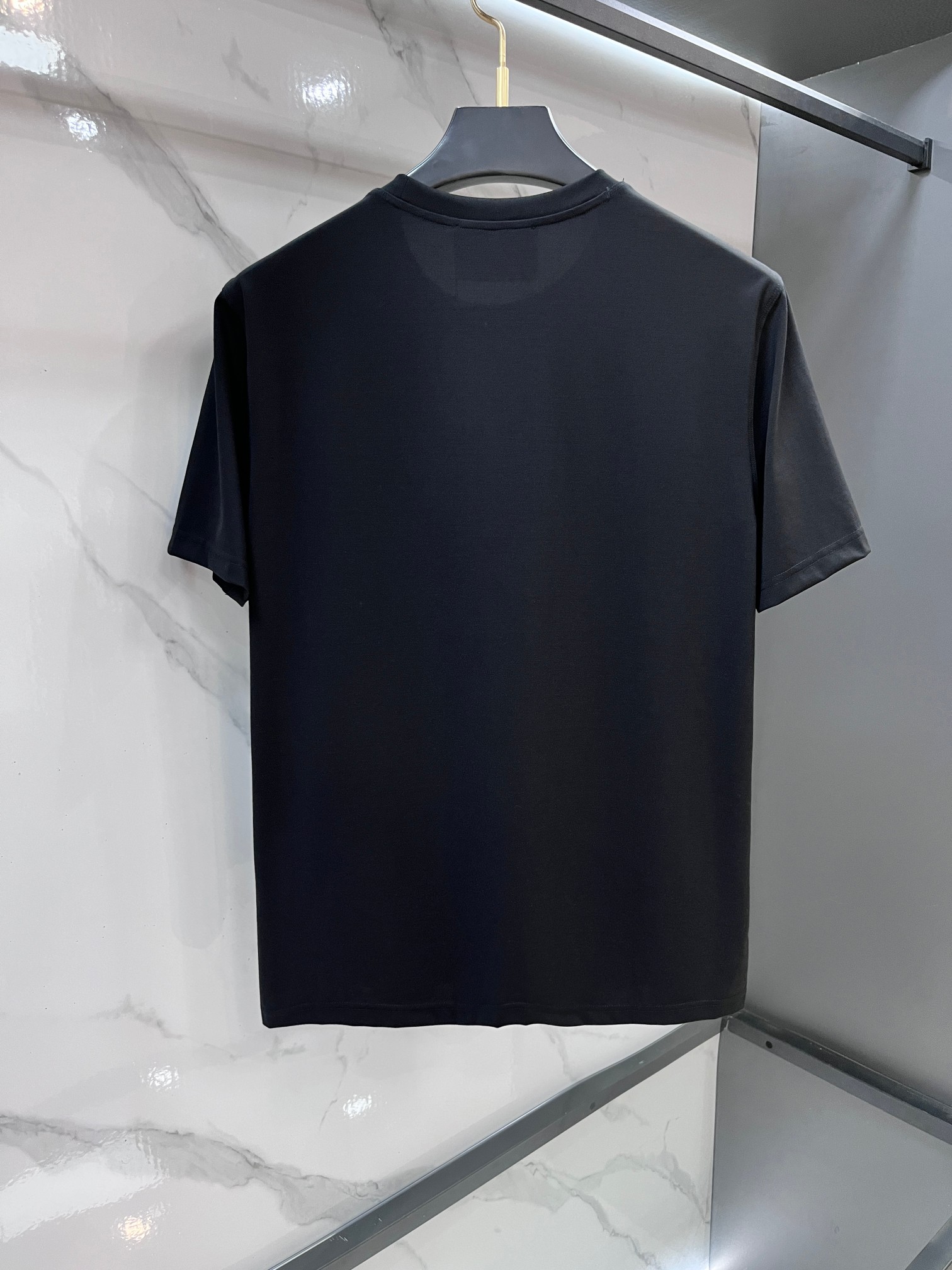 迪奥 2026春夏专柜新款，logo徽章简约短袖 双纱纯棉面料 多元化搭配 迎合眼下时尚前沿的创新趋势 