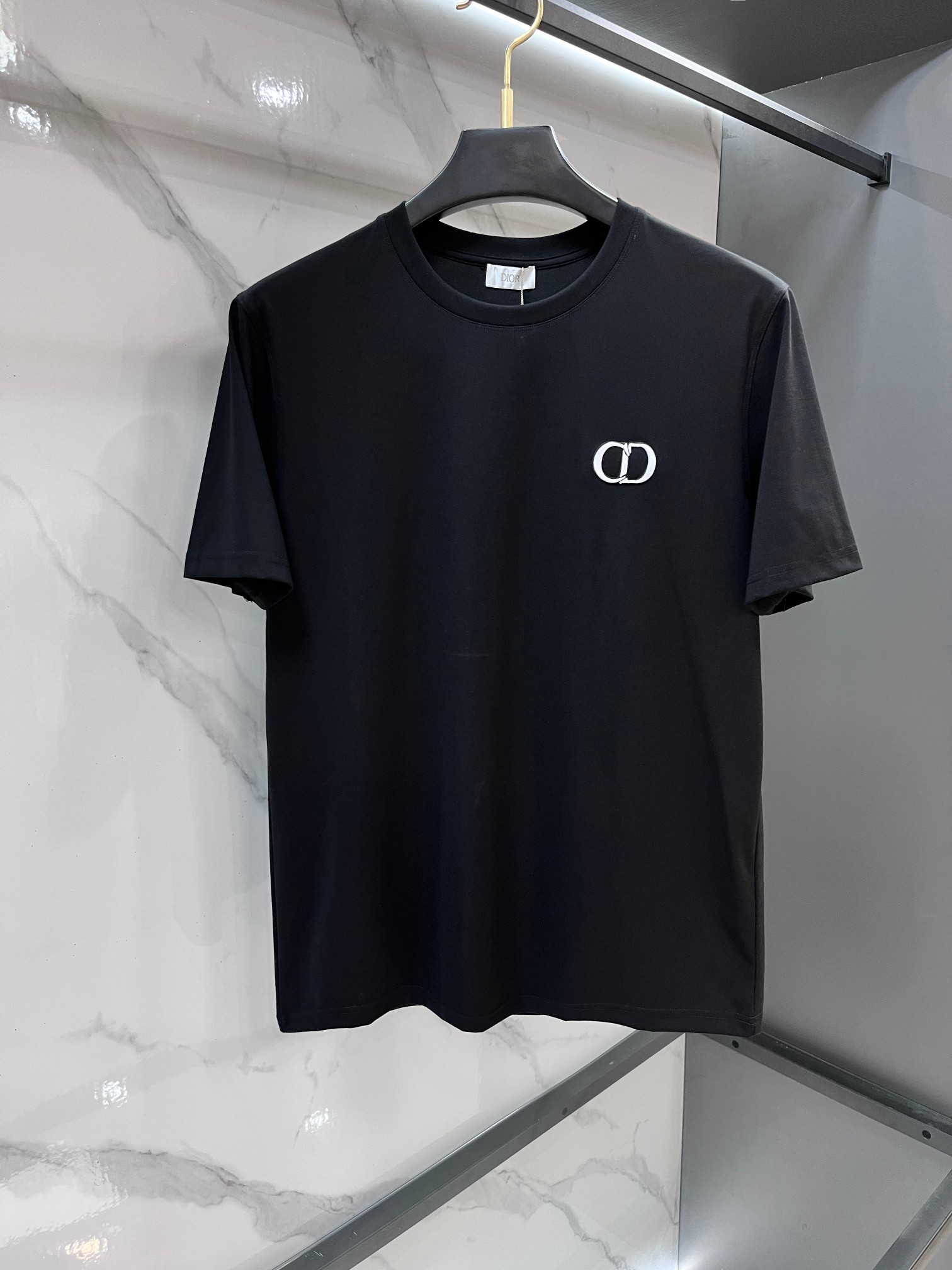 迪奥 2026春夏专柜新款，logo徽章简约短袖 双纱纯棉面料 多元化搭配 迎合眼下时尚前沿的创新趋势 