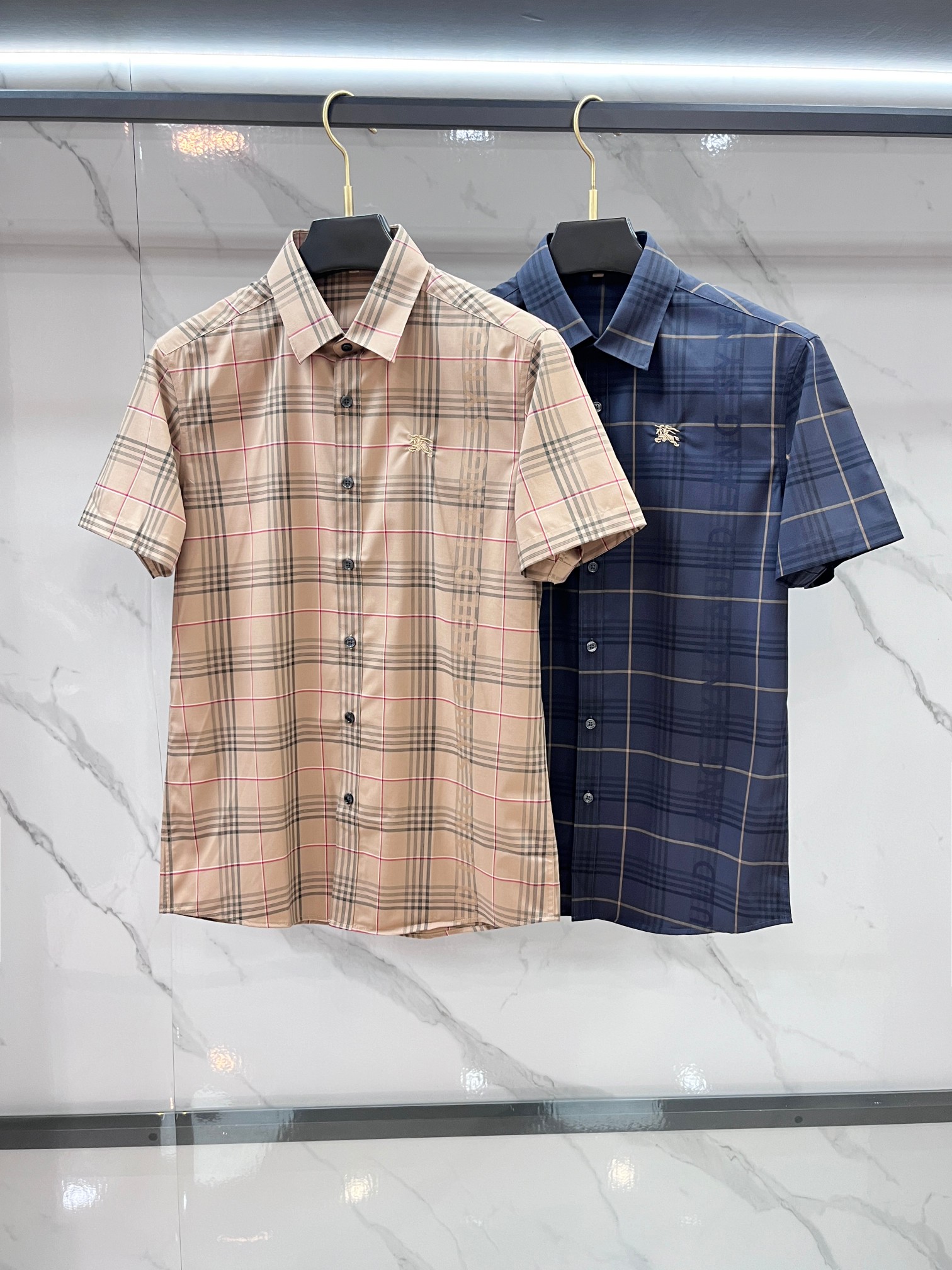 巴宝莉 官网1:1原单品质25ss新款秋冬格子对位衬衫原版3,200购入开发，面料采用100%锦纶定织格