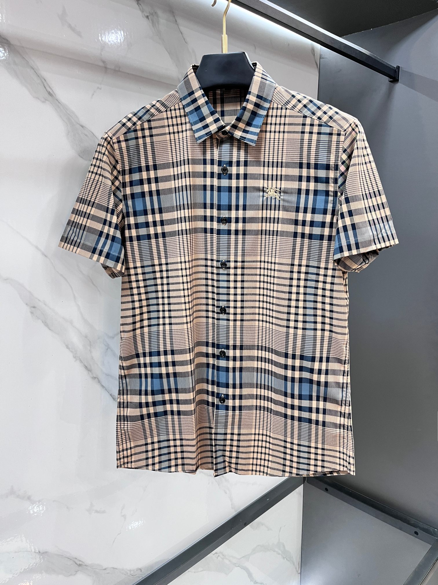 巴宝莉 官网1:1原单品质25ss新款秋冬格子对位衬衫原版3,200购入开发，面料采用100%锦纶定织格