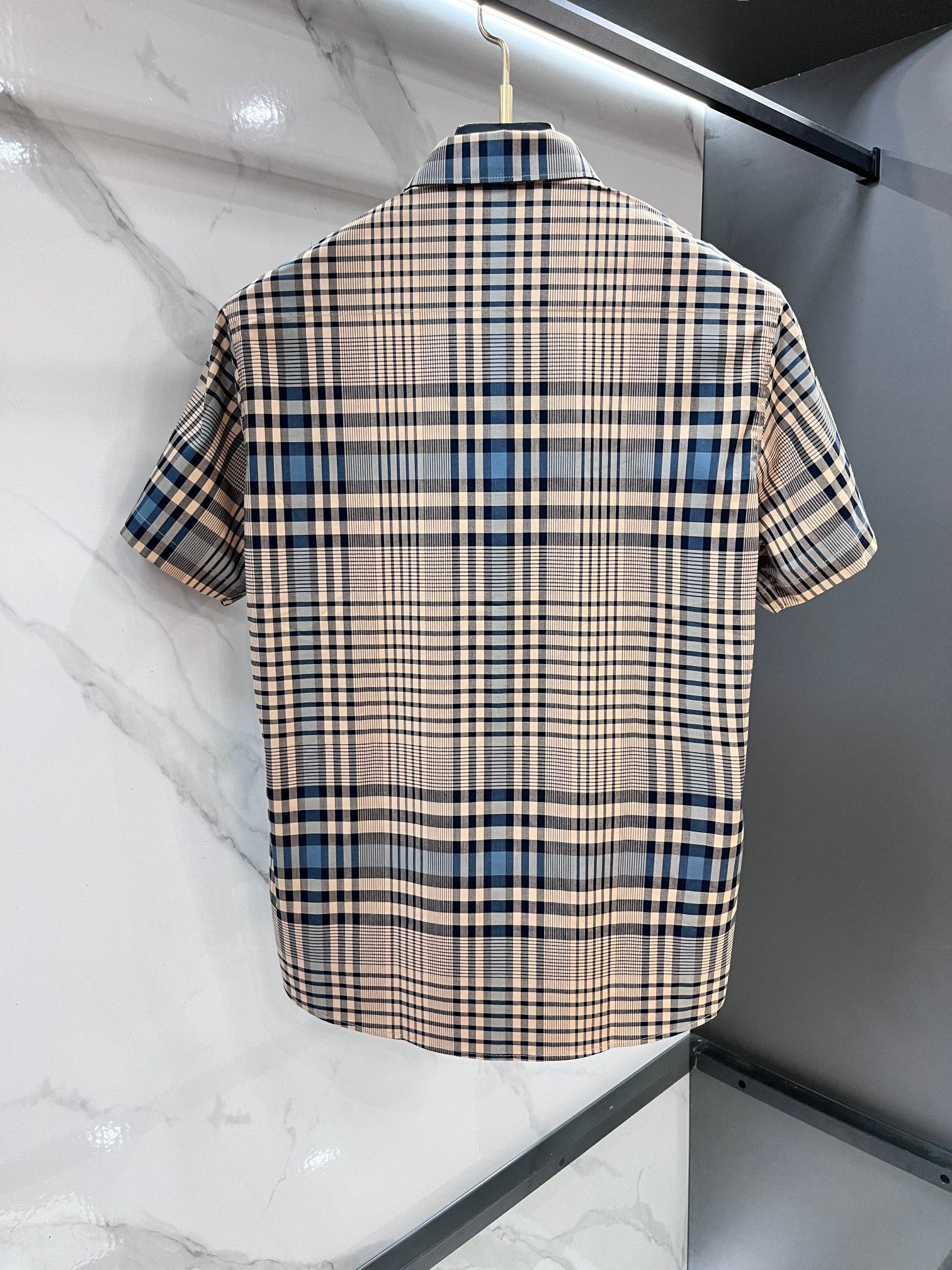 巴宝莉 官网1:1原单品质25ss新款秋冬格子对位衬衫原版3,200购入开发，面料采用100%锦纶定织格